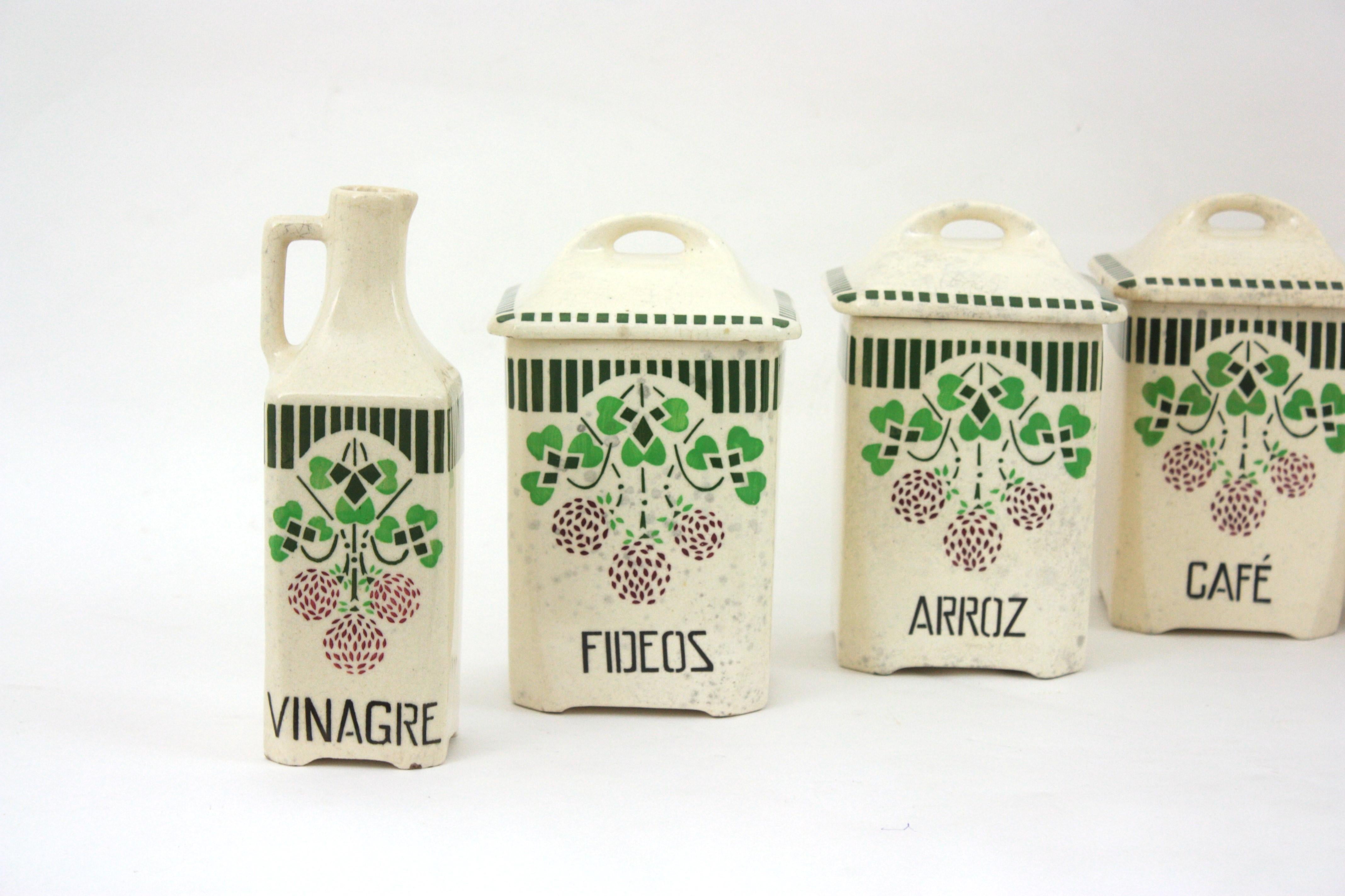 Smaltato Set di 8 barattoli da cucina in ceramica spagnola antichi / barattoli di stoccaggio in vendita