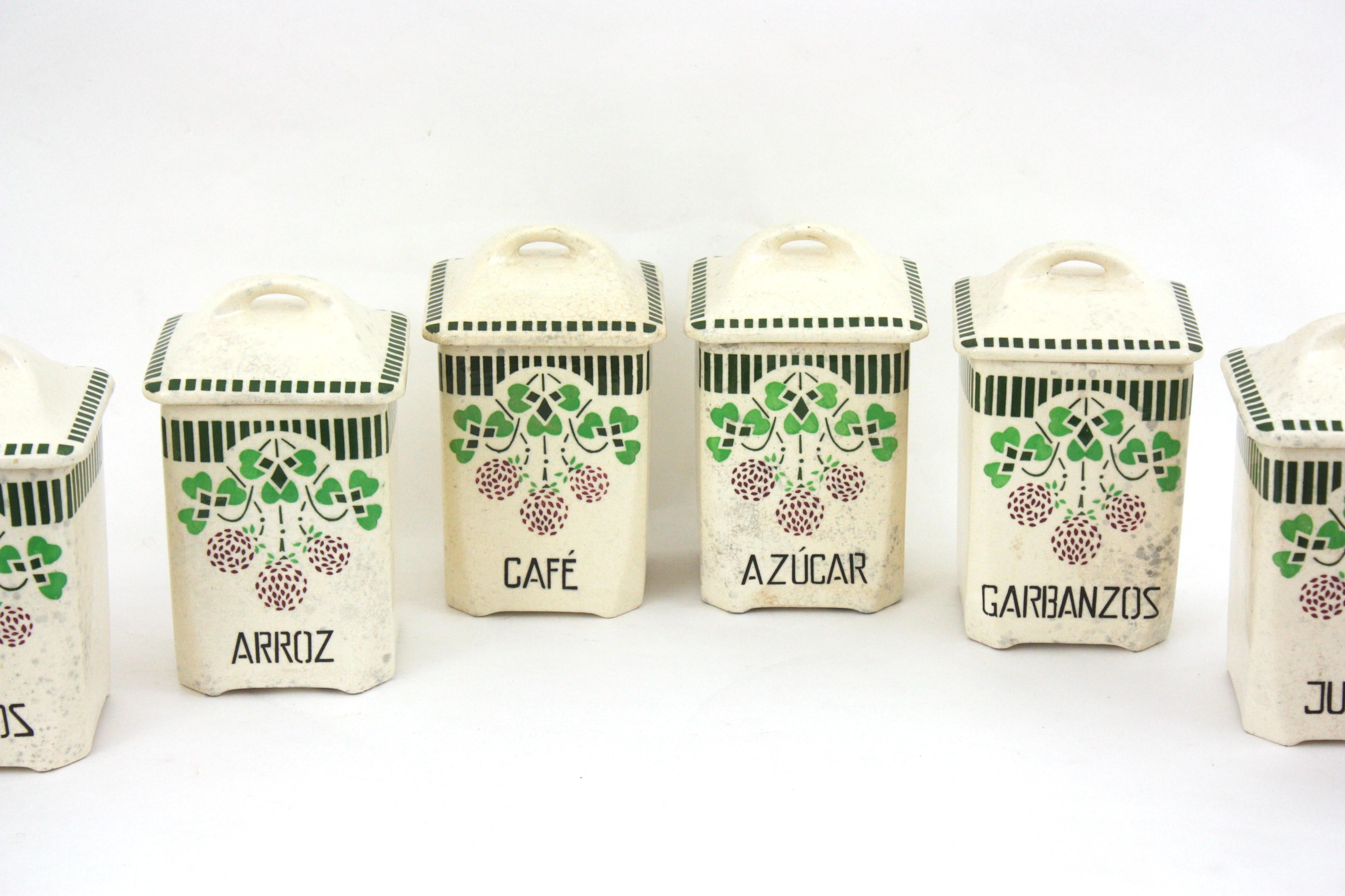 Set di 8 barattoli da cucina in ceramica spagnola antichi / barattoli di stoccaggio In condizioni buone in vendita a Barcelona, ES