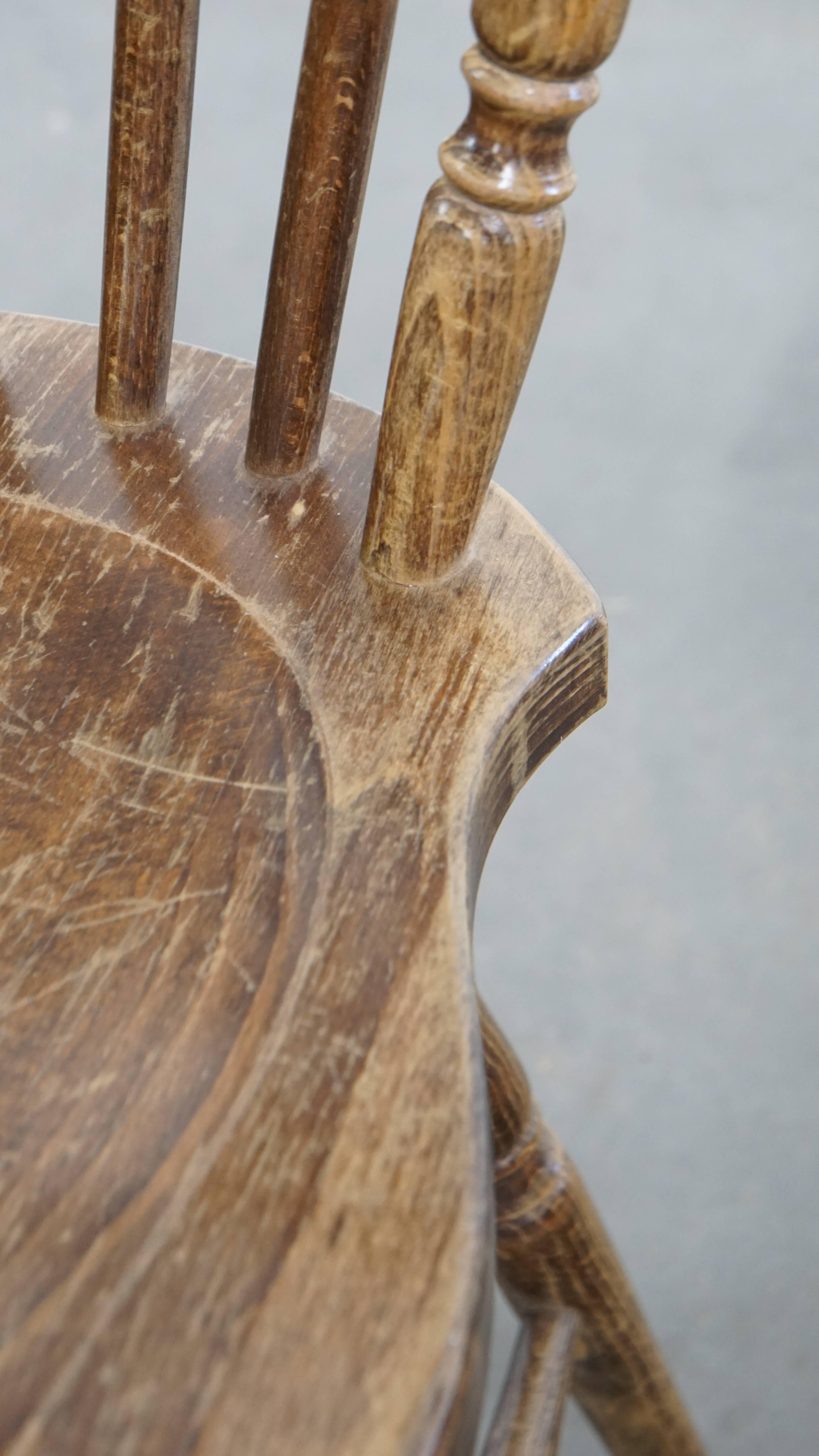 Ensemble de 8 chaises à fuseau en bois antique en vente 4