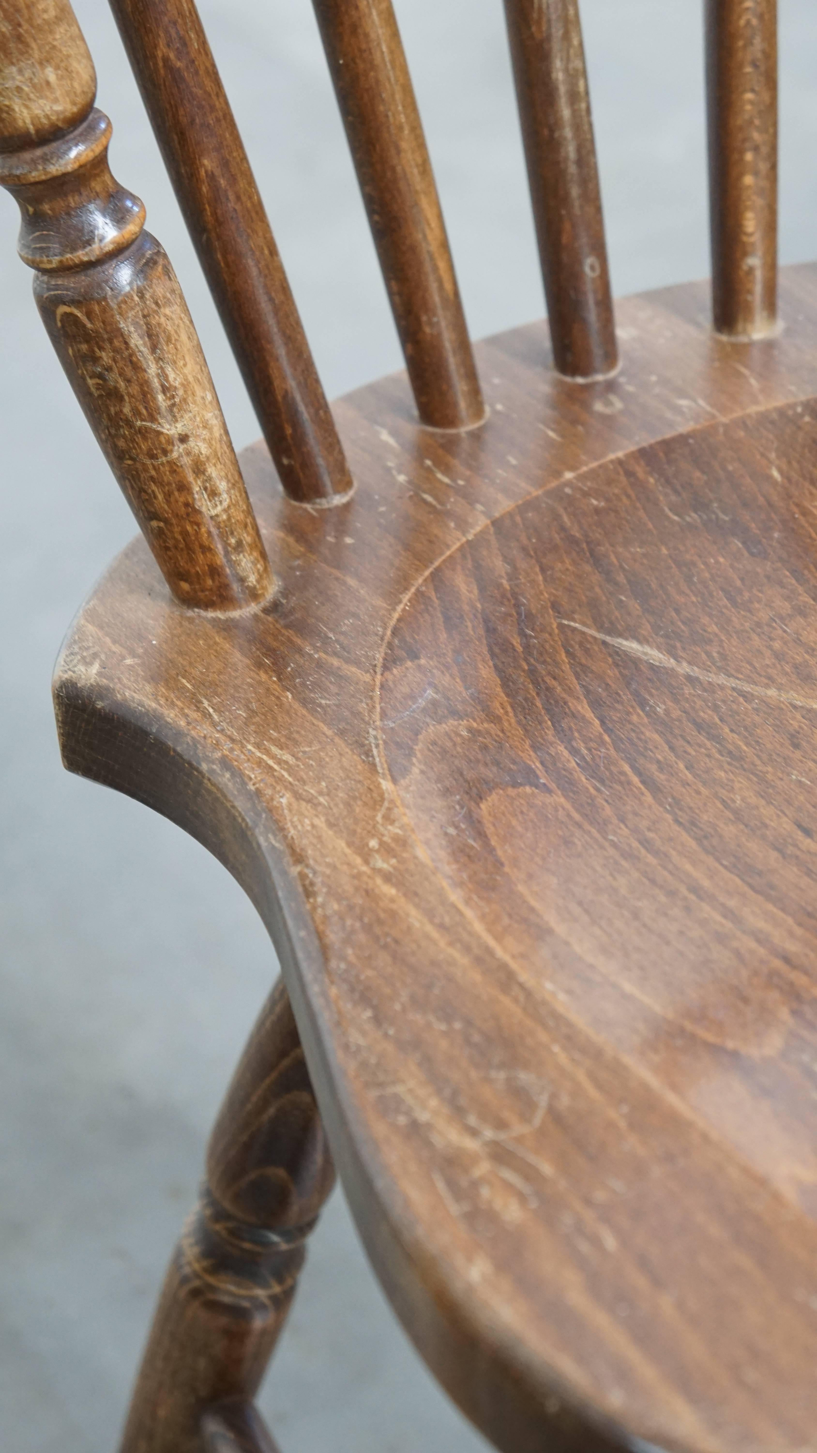 Ensemble de 8 chaises à fuseau en bois antique en vente 6