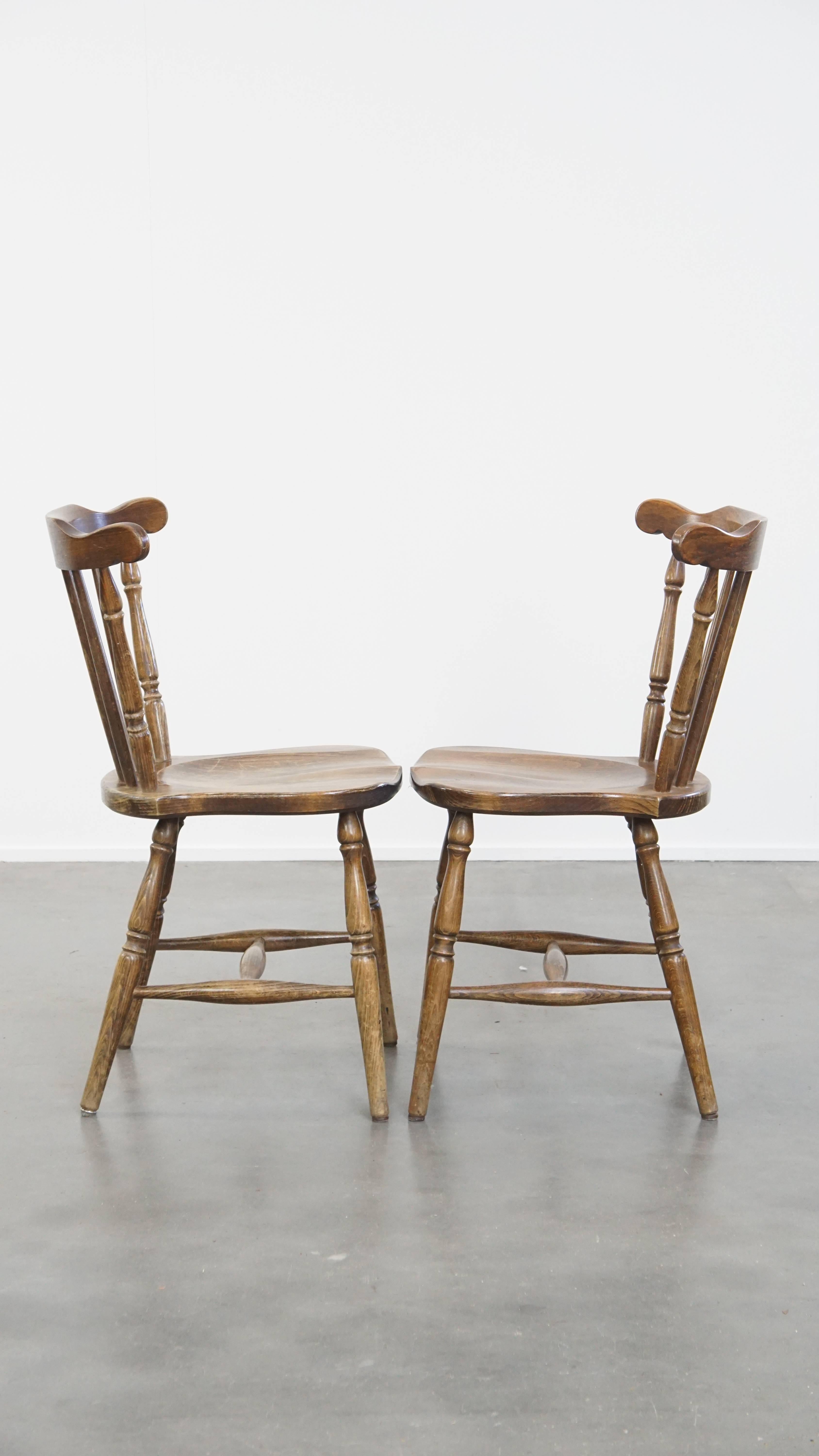 Romain classique Ensemble de 8 chaises à fuseau en bois antique en vente