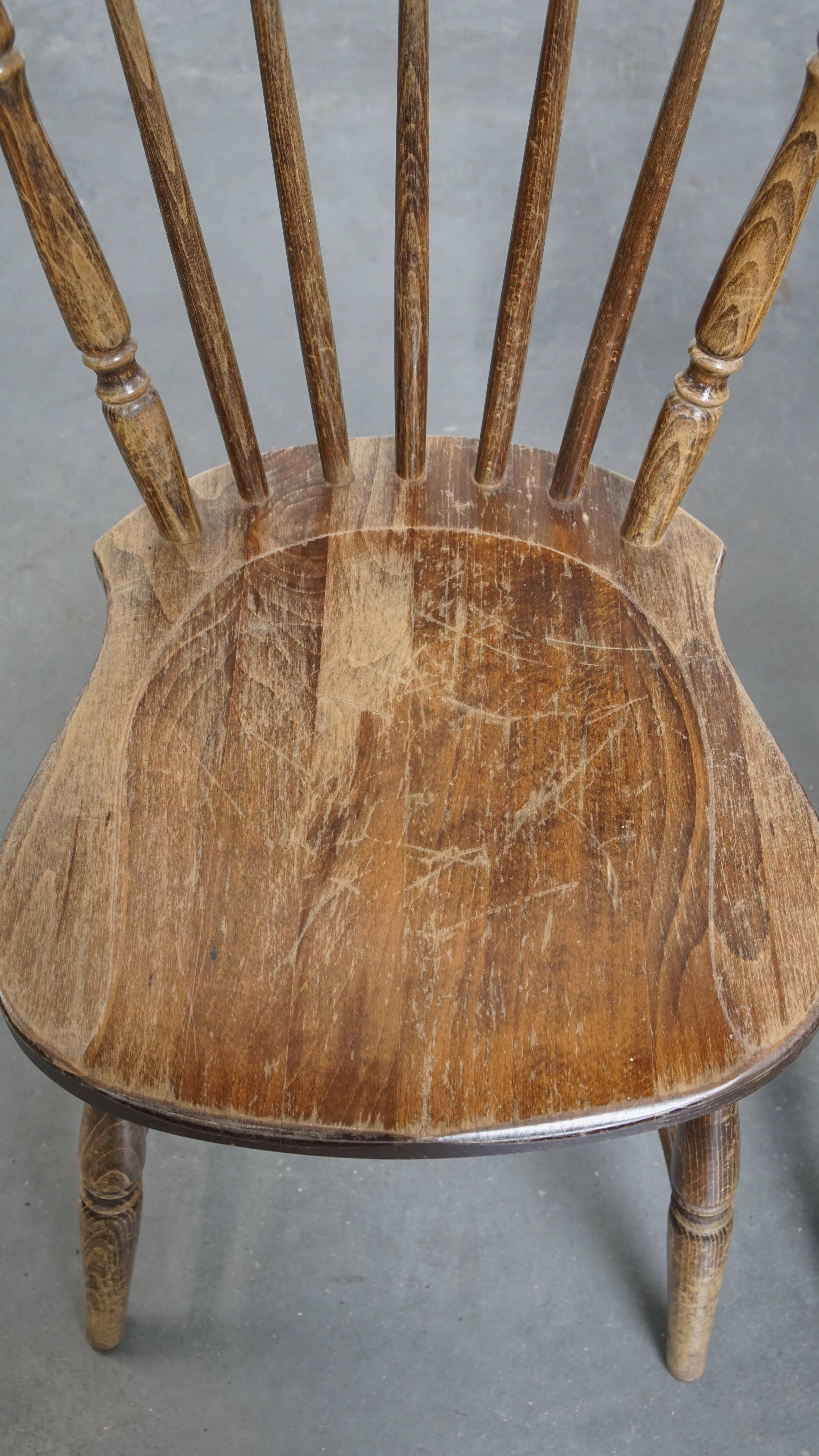 XIXe siècle Ensemble de 8 chaises à fuseau en bois antique en vente