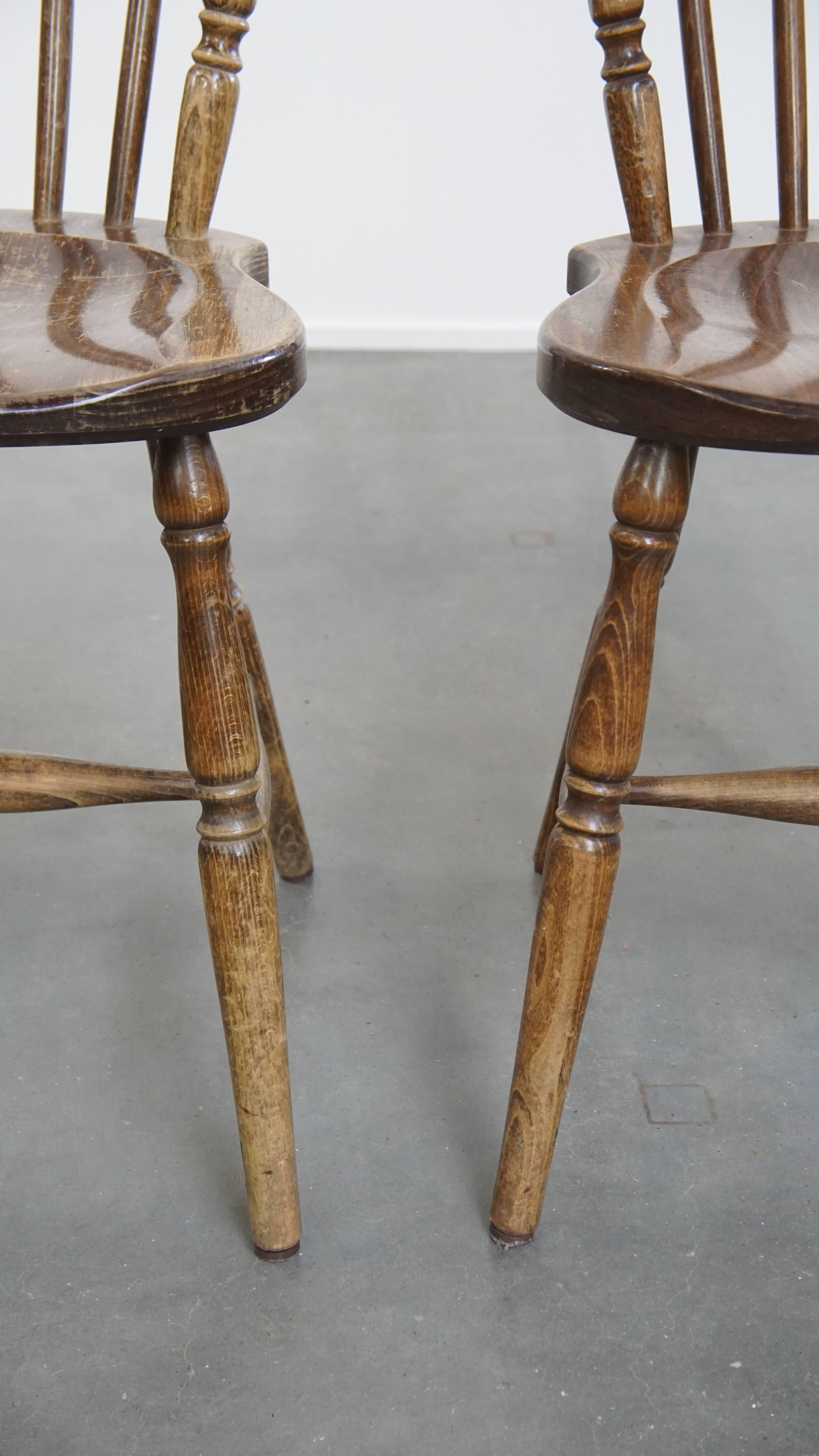 Ensemble de 8 chaises à fuseau en bois antique en vente 1