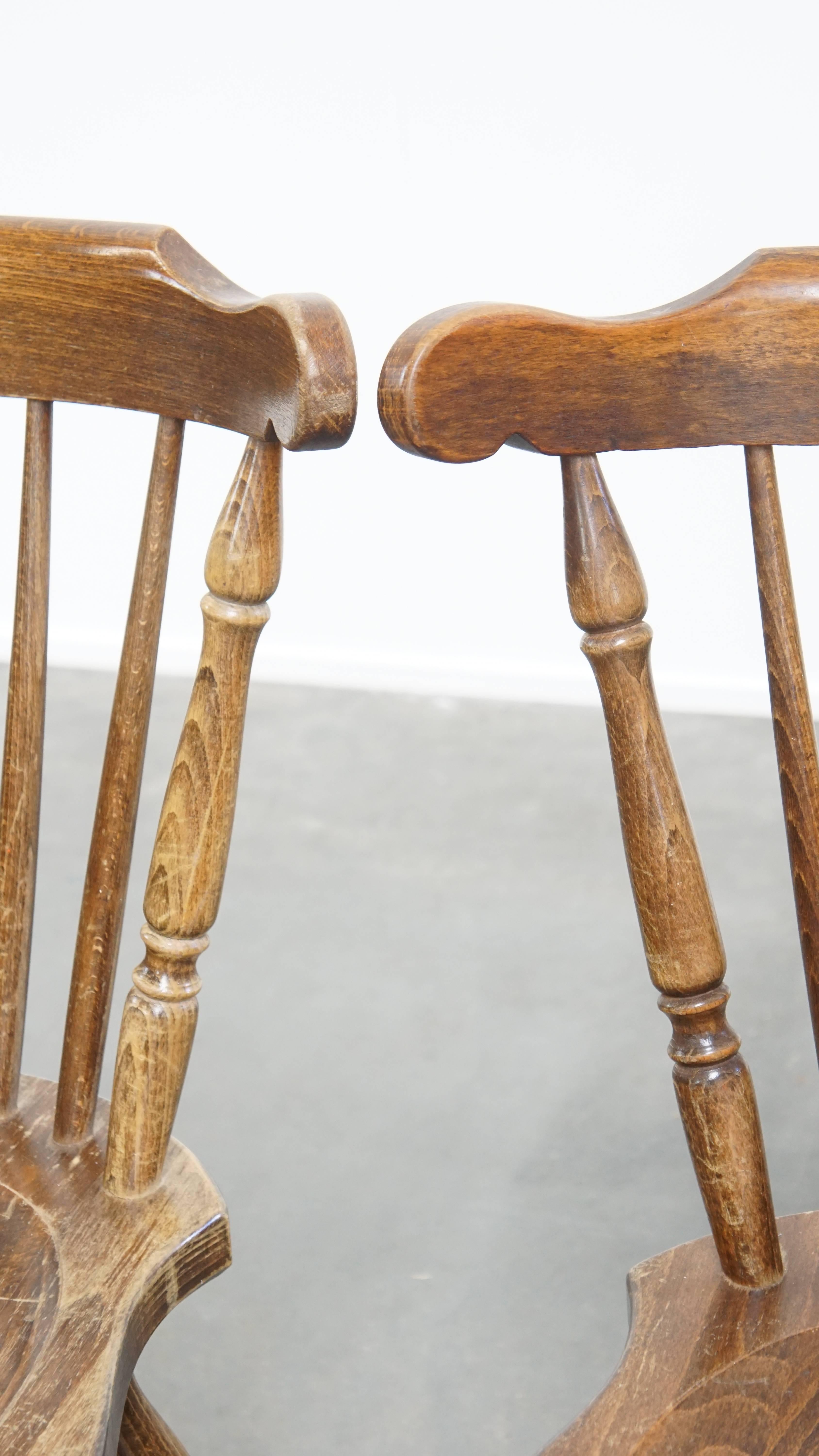 Ensemble de 8 chaises à fuseau en bois antique en vente 2
