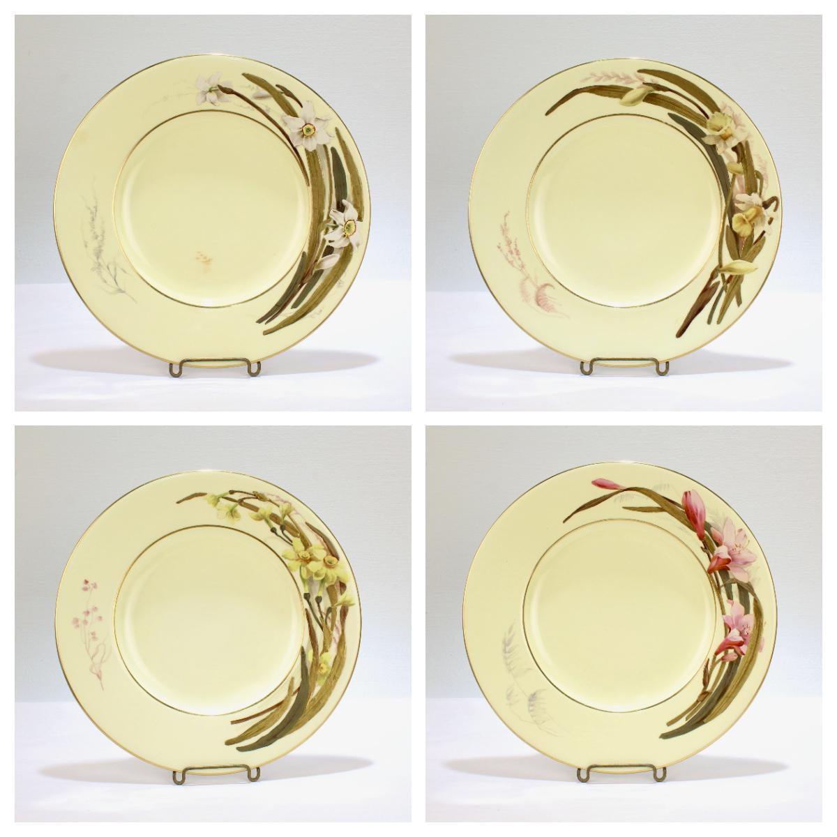 Mouvement esthétique Lot de 8 assiettes de cabinet anciennes en porcelaine de Worcester avec fleurs en émail en vente