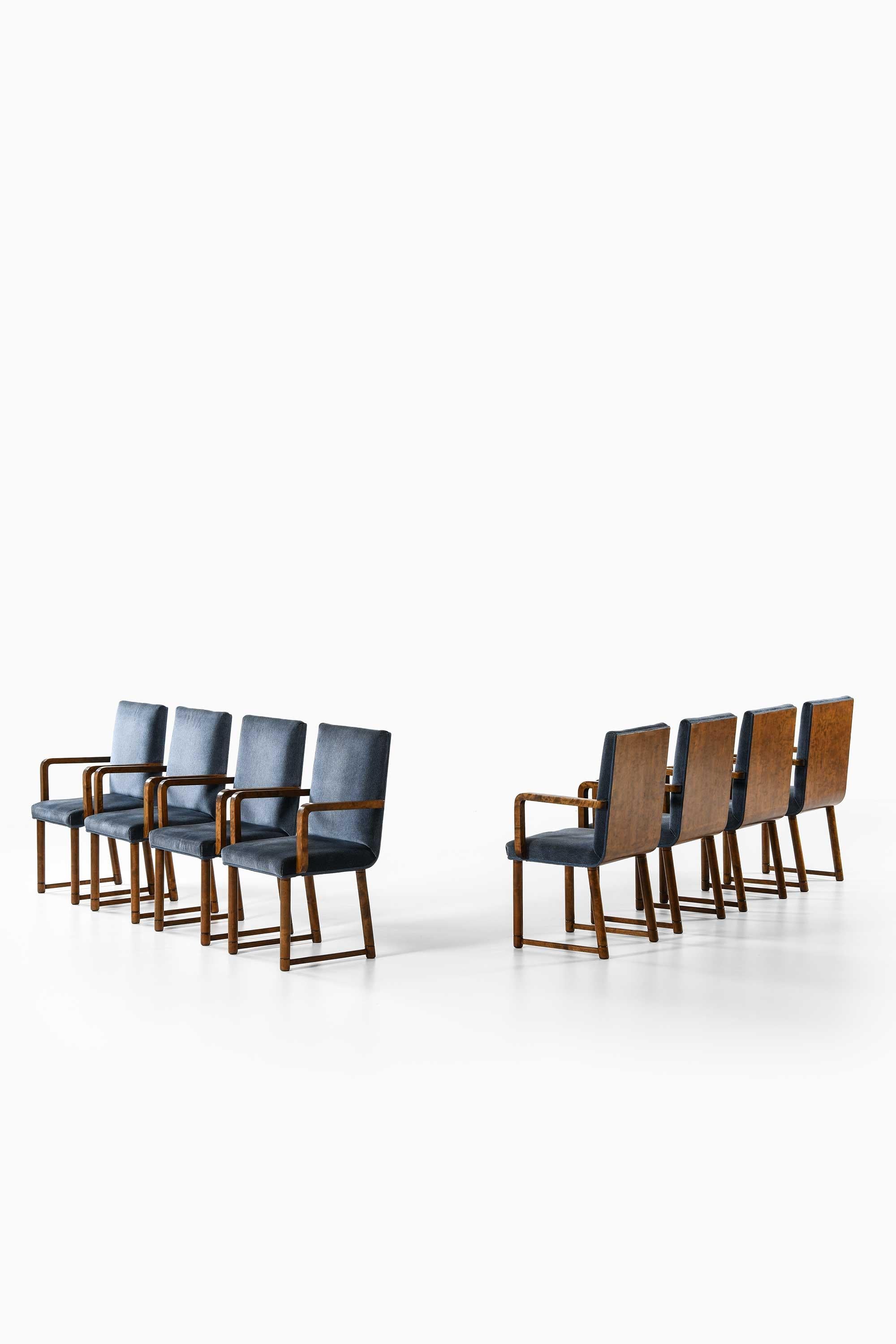 Seltener Satz von 8 Sesseln von unbekanntem Designer
Produziert in Finnland
Birke gebeizt und mit Stoff überzogen
1930’s
Mitte des Jahrhunderts, skandinavisch
Abmessungen (B x T x H): 58 x 55 x 93,5 cm, SH: 45 cm, AH: 66 cm
