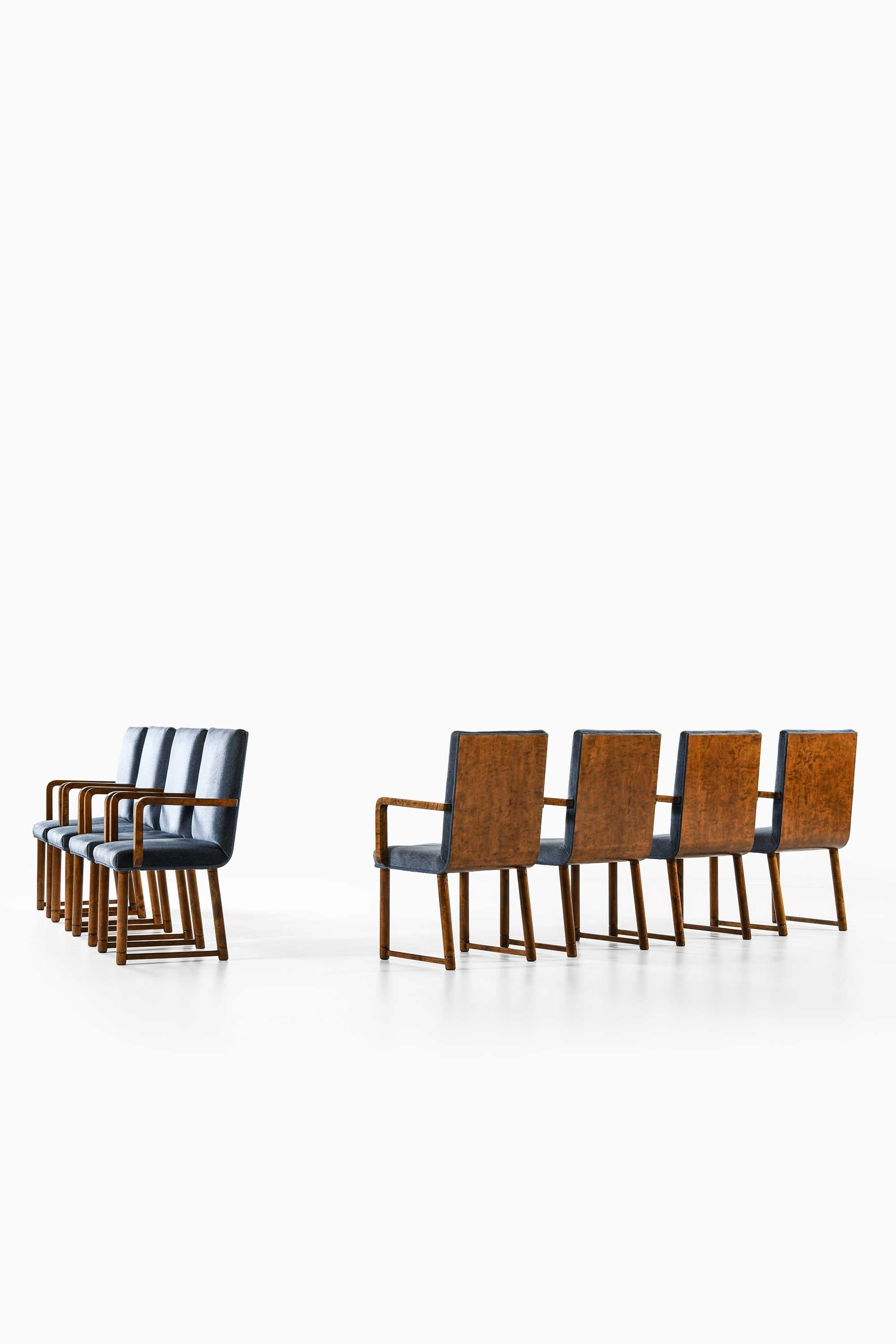 Satz von 8 Sesseln, hergestellt in den 1930er Jahren in Finnland (Skandinavische Moderne) im Angebot