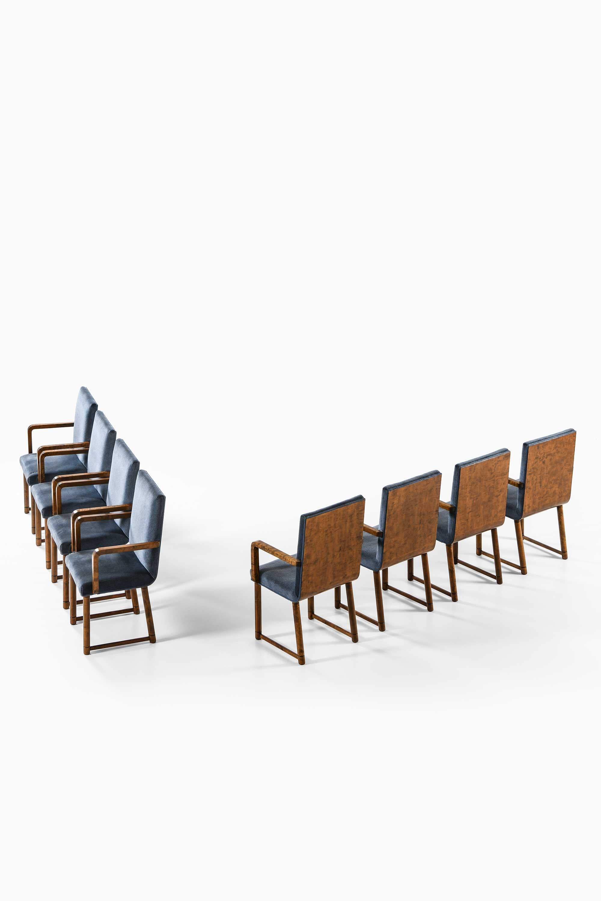 Finlandais Ensemble de 8 fauteuils produits dans les années 1930 en Finlande en vente