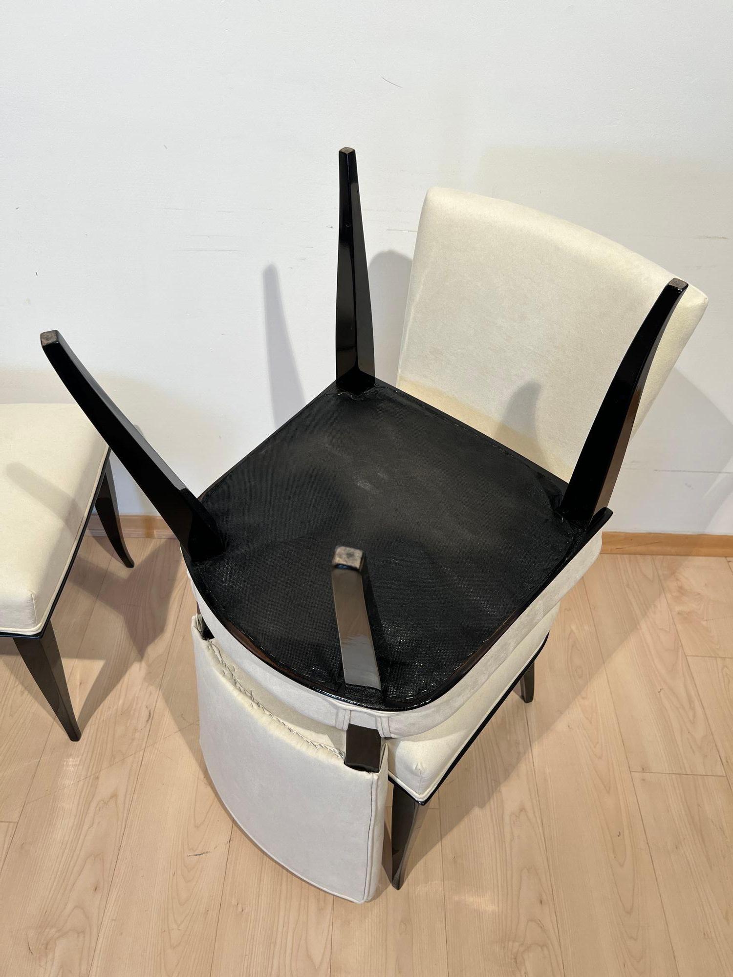 Ensemble de 8 chaises Art Déco, laque noire, velours crème, France circa 1930 en vente 12