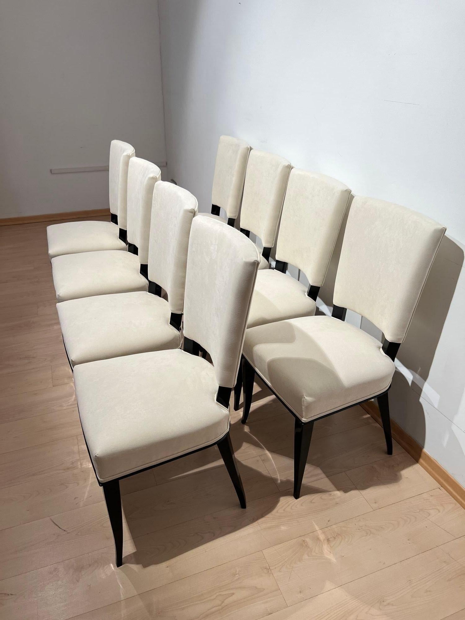 Laqué Ensemble de 8 chaises Art Déco, laque noire, velours crème, France circa 1930 en vente