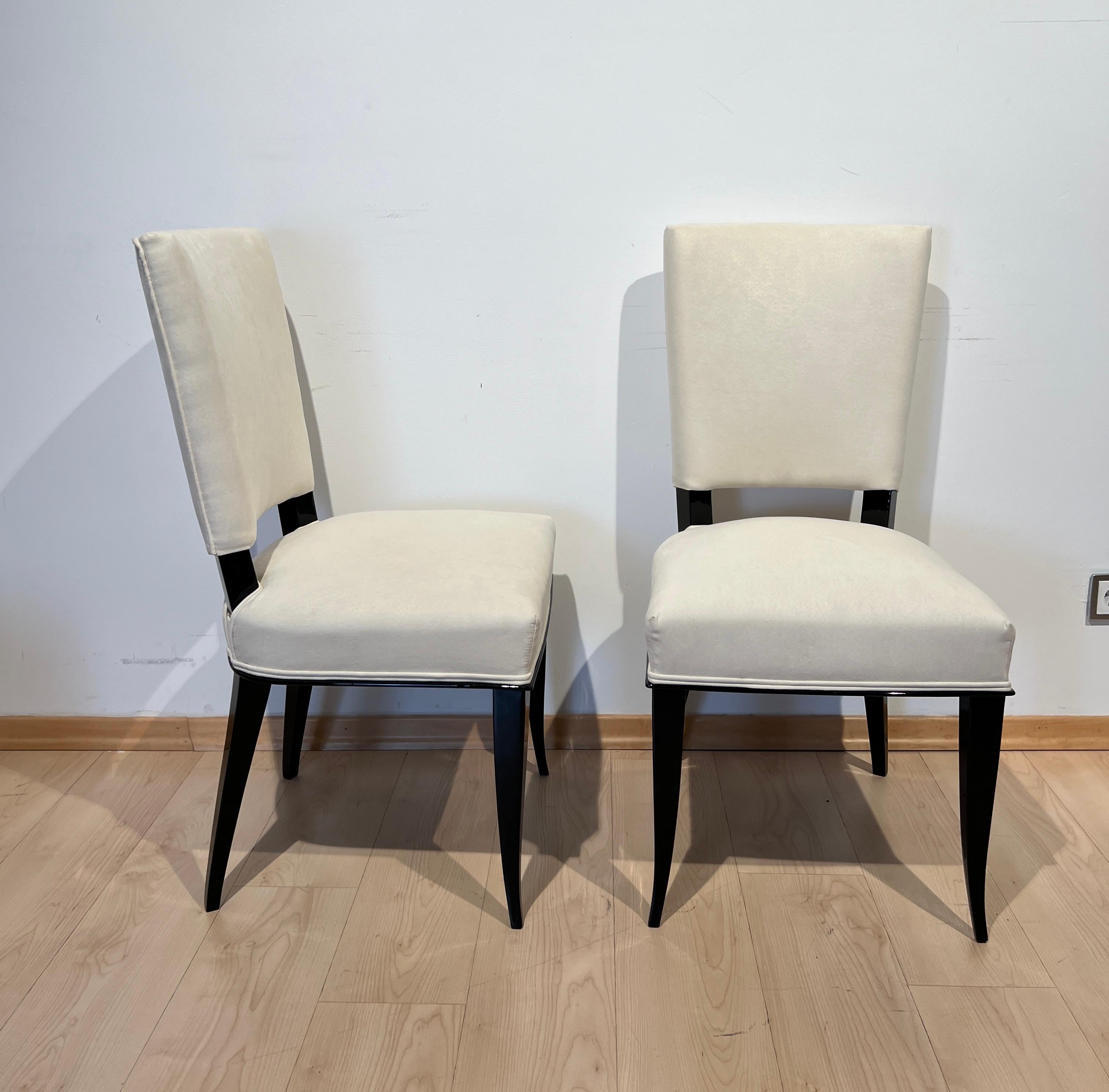 Set di 8 sedie da pranzo Art Deco, lacca nera, creme velour, Francia circa 1930 in vendita 4