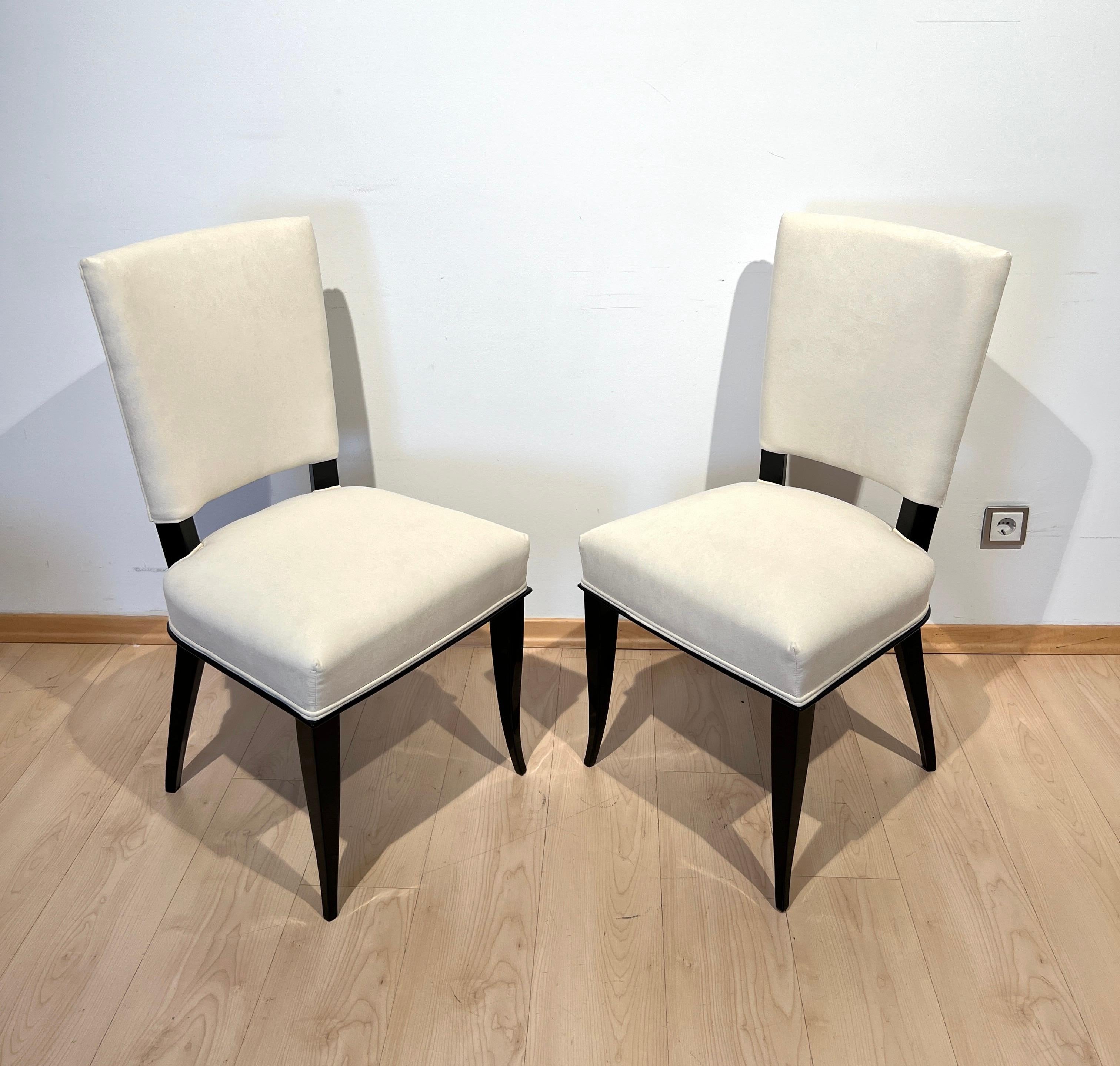 Set di 8 sedie da pranzo Art Deco, lacca nera, creme velour, Francia circa 1930 in vendita 5