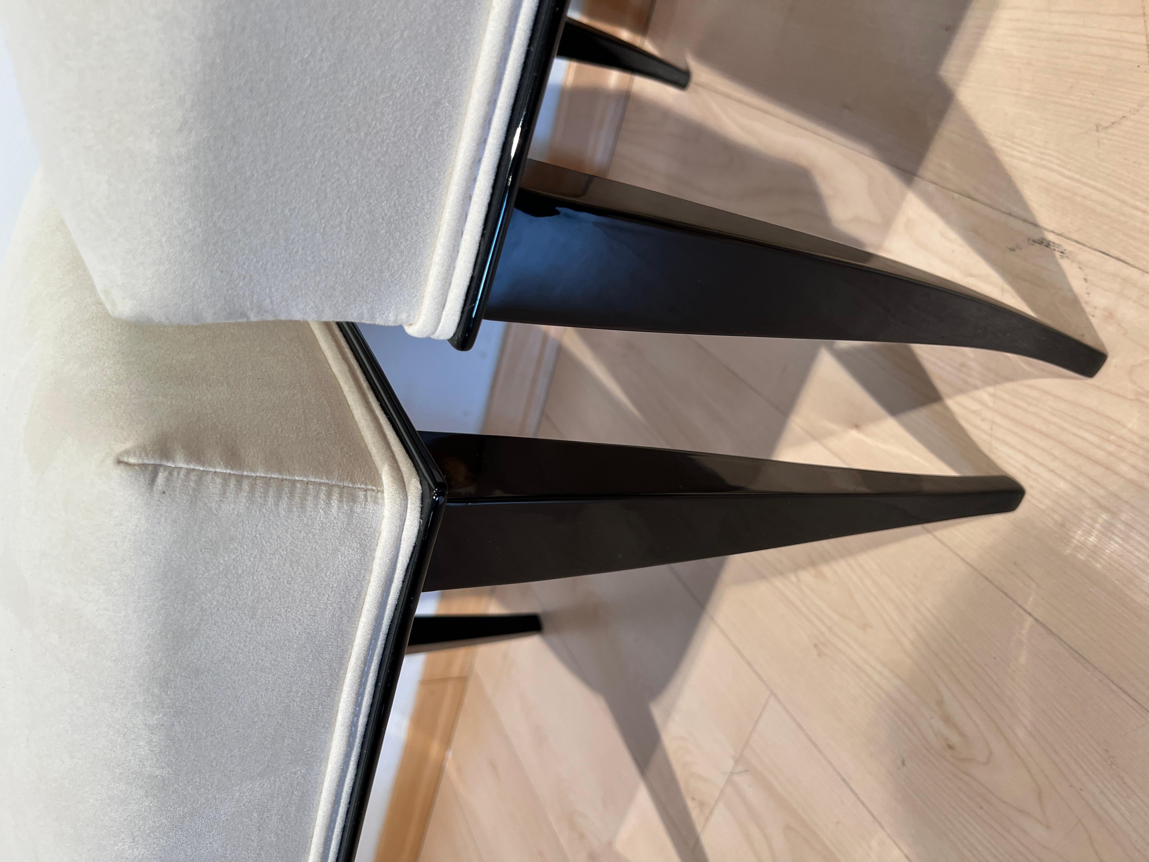 Set di 8 sedie da pranzo Art Deco, lacca nera, creme velour, Francia circa 1930 in vendita 9