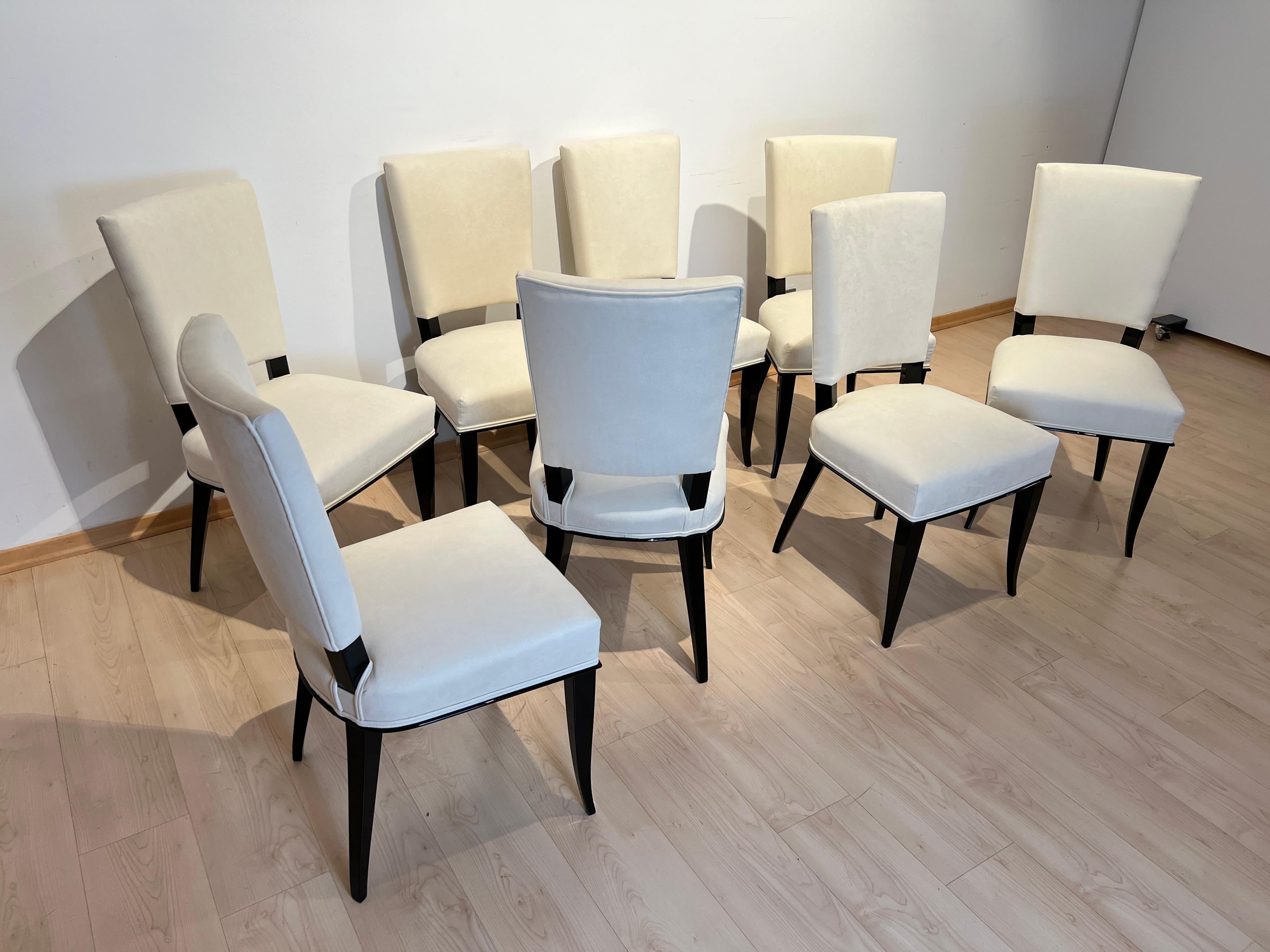 Velluto Set di 8 sedie da pranzo Art Deco, lacca nera, creme velour, Francia circa 1930 in vendita