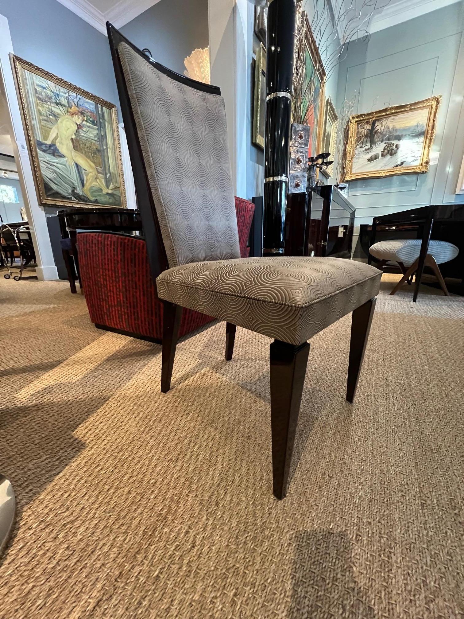  Art Deco French Dining Room Chair in Walnut In Excellent Condition For Sale In Houston, TX