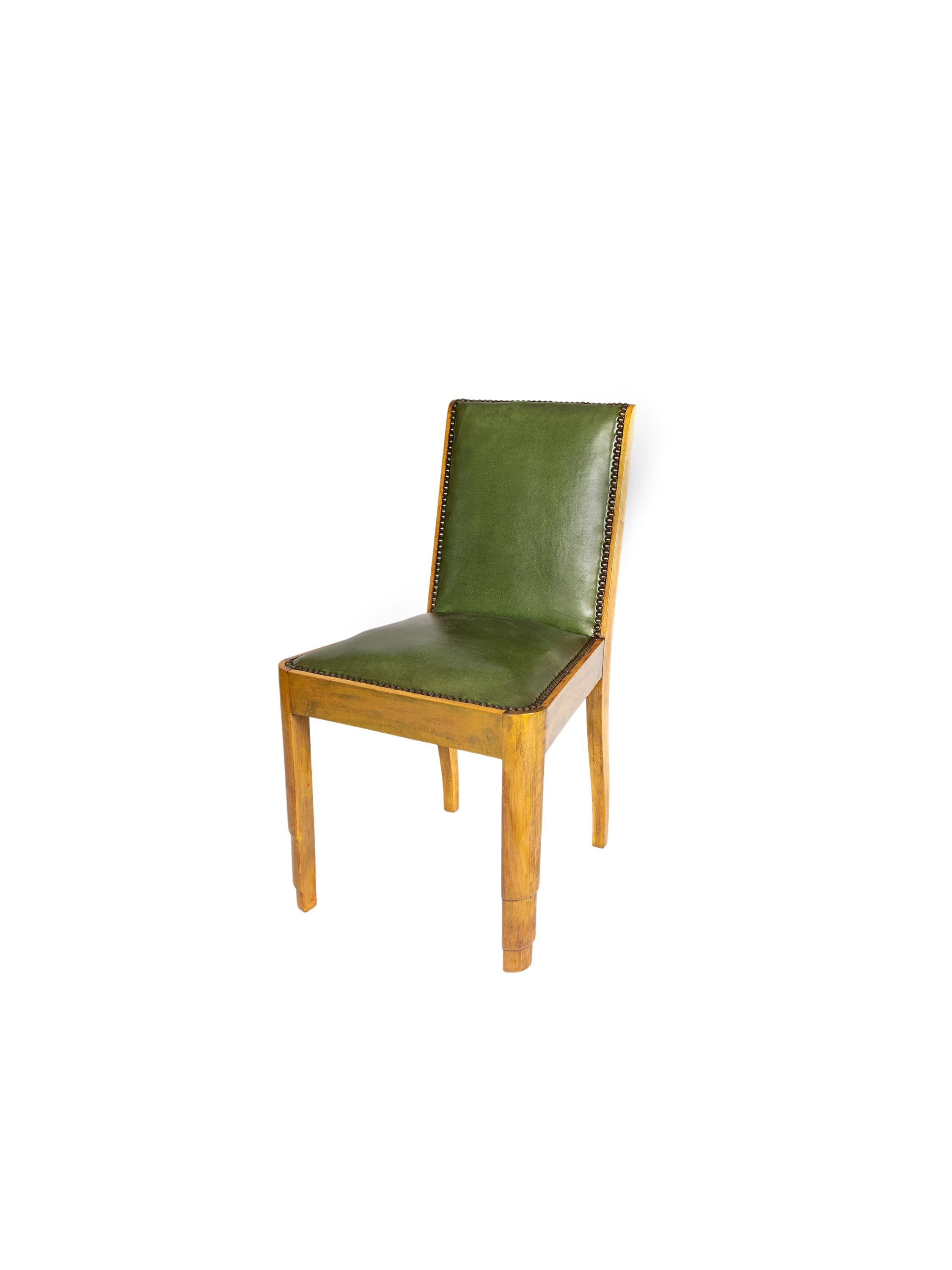 Satz von 8 französischen Art-Déco-Esszimmerstühlen mit Lederpolsterung aus Leder, 20. Jahrhundert im Zustand „Gut“ im Angebot in Lisbon, PT