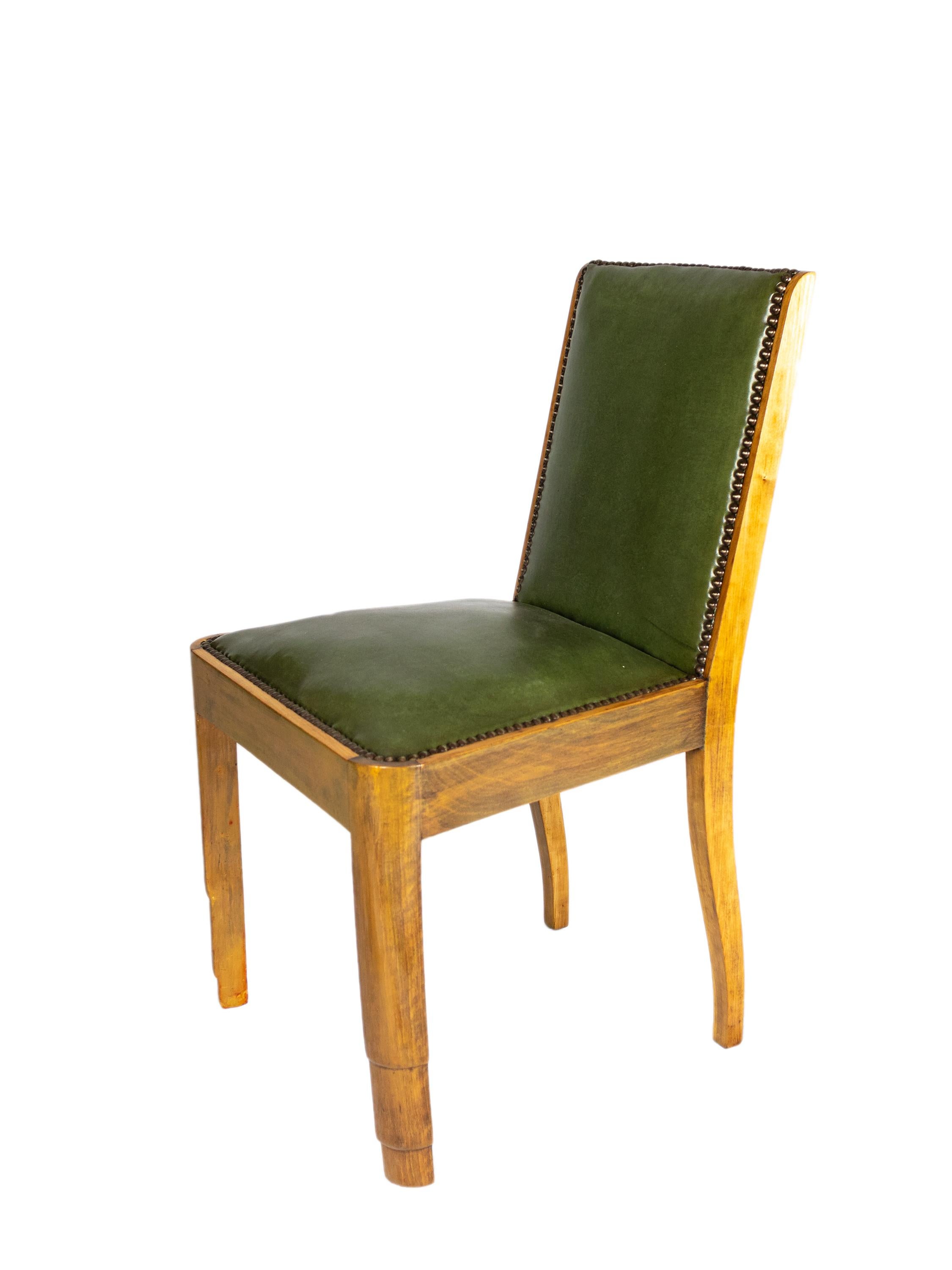 Ensemble de 8 chaises de salle à manger Art Déco françaises tapissées de cuir, 20ème siècle en vente 1