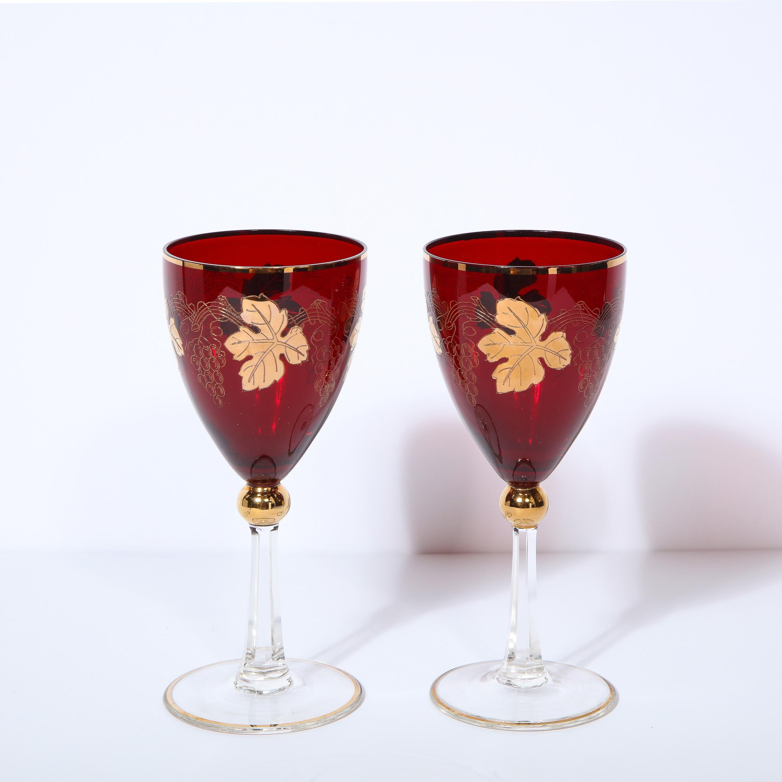 Set von 8 Art-Déco-Weingläsern aus Rubin und durchscheinendem Kristall mit 24-karätigem Goldüberzug (amerikanisch) im Angebot
