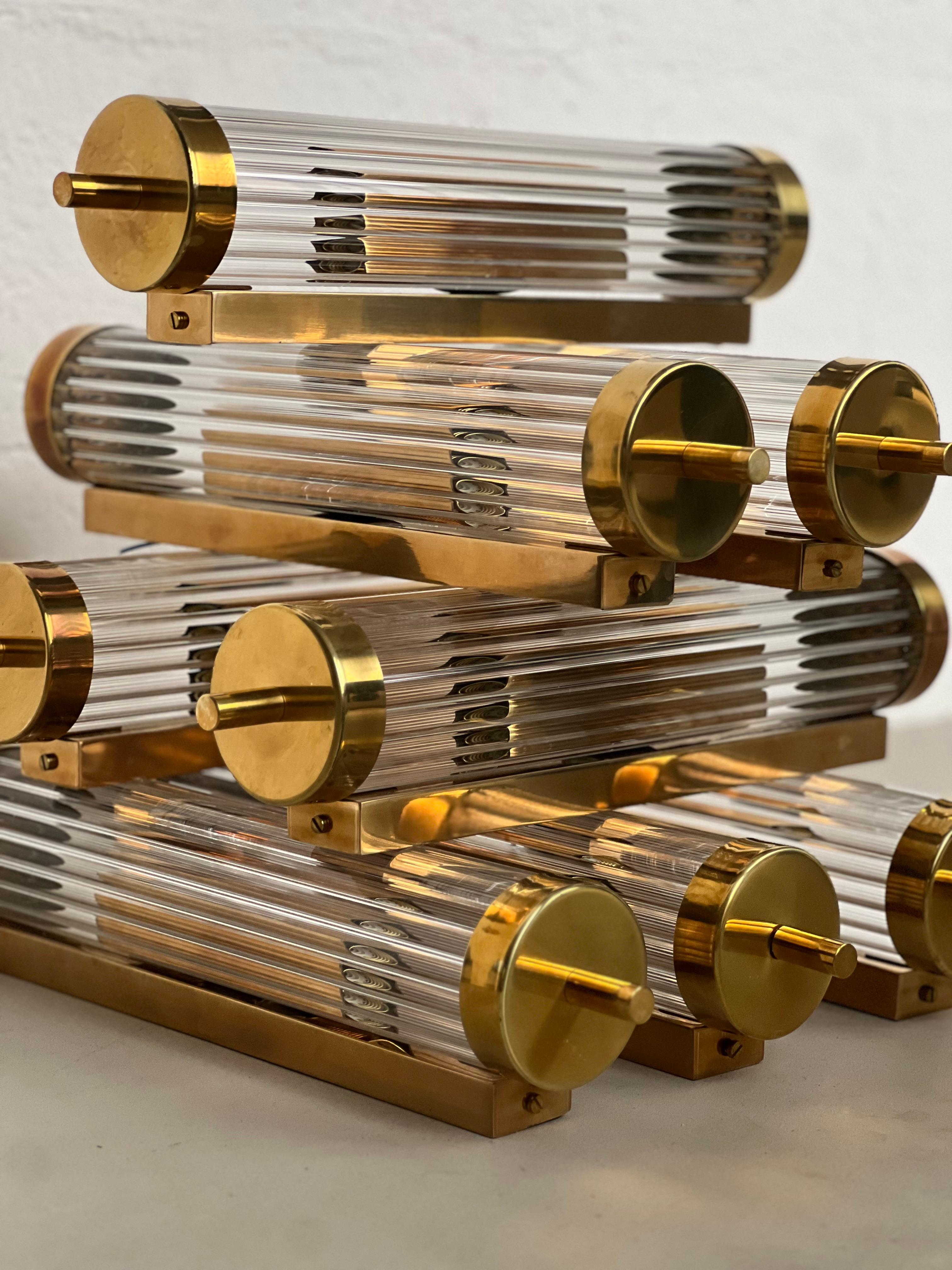 Set di 8 lampade da parete Art Déco in ottone e vetro scanalato, Chic Lighting in vendita 12