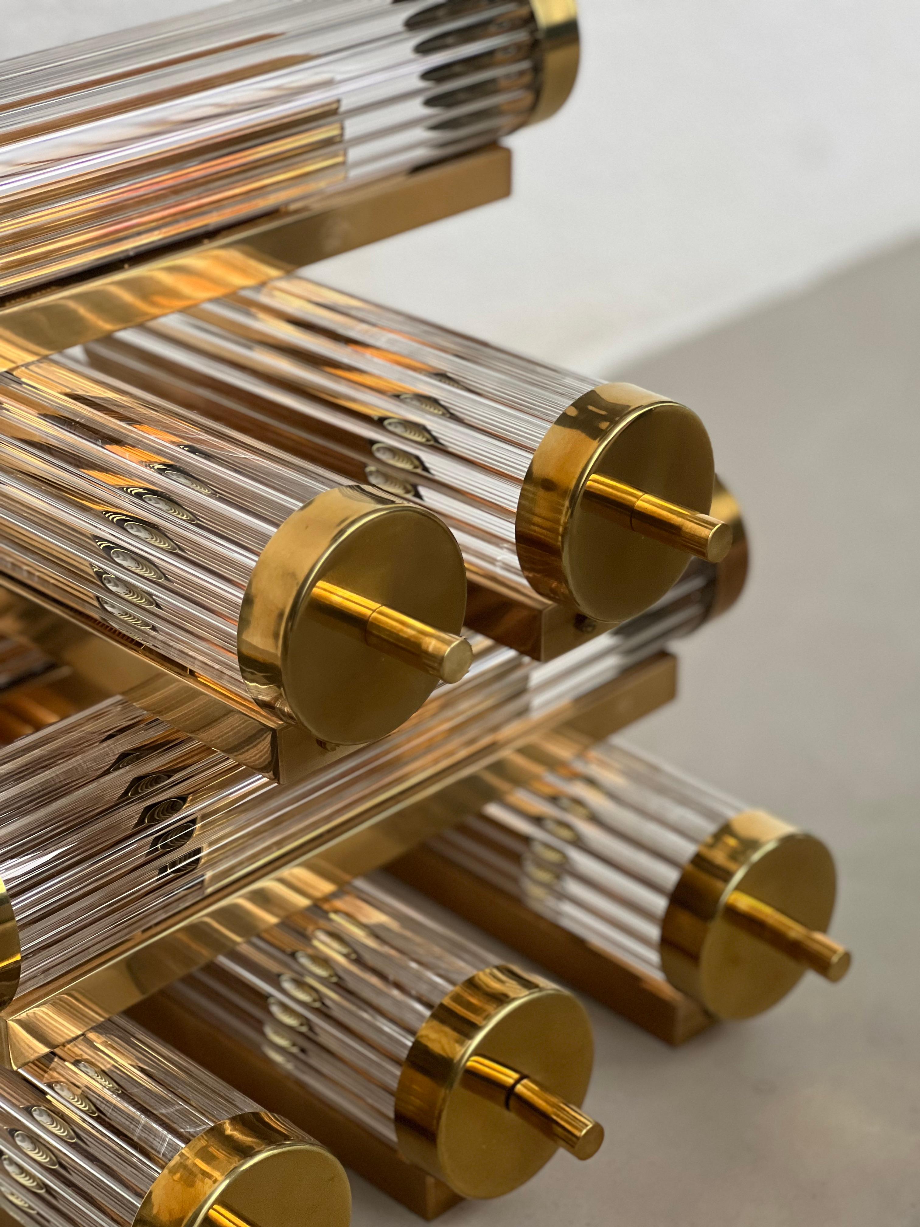 Ensemble de 8 appliques murales Art déco en laiton et verre cannelé, éclairage chic en vente 12