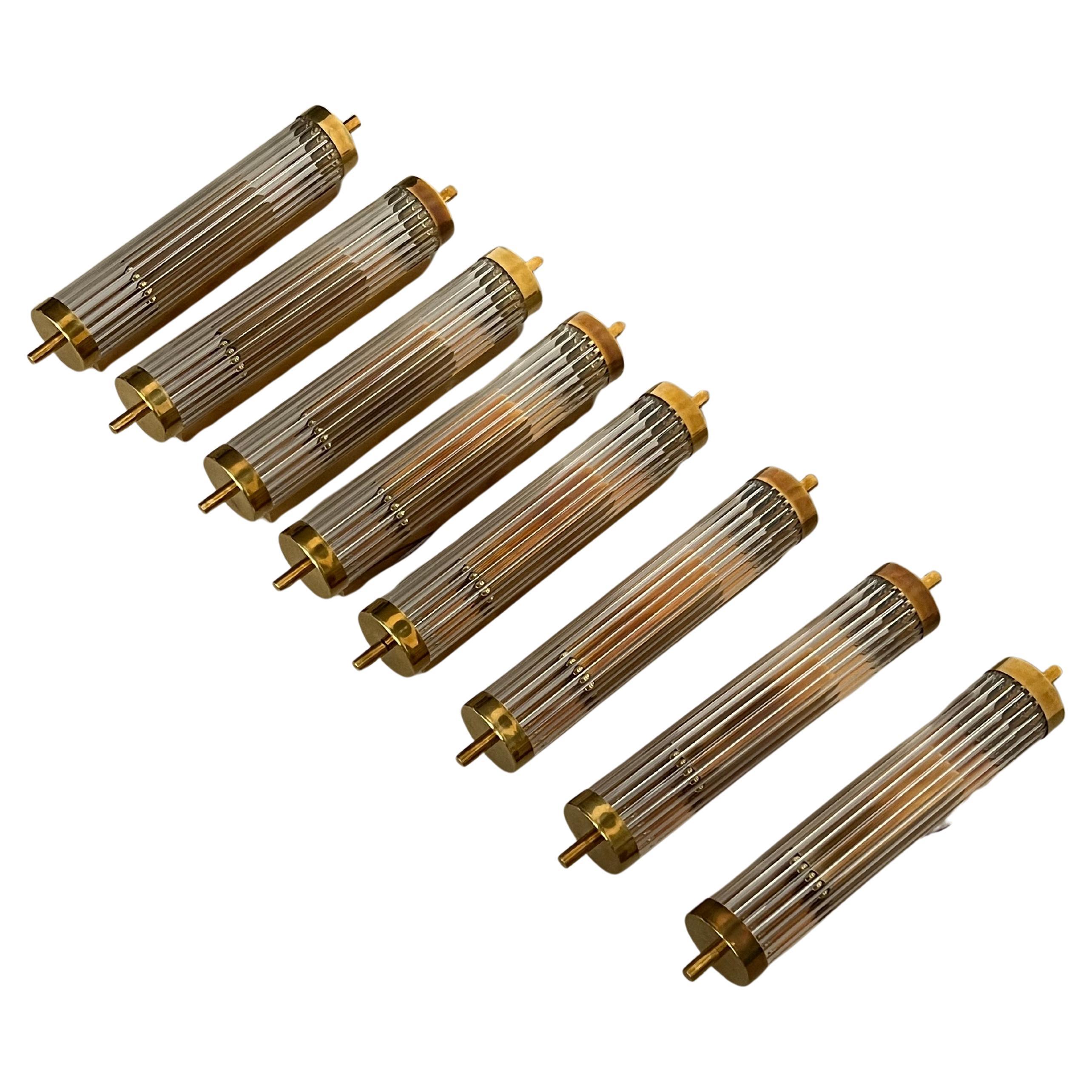 italien Ensemble de 8 appliques murales Art déco en laiton et verre cannelé, éclairage chic en vente