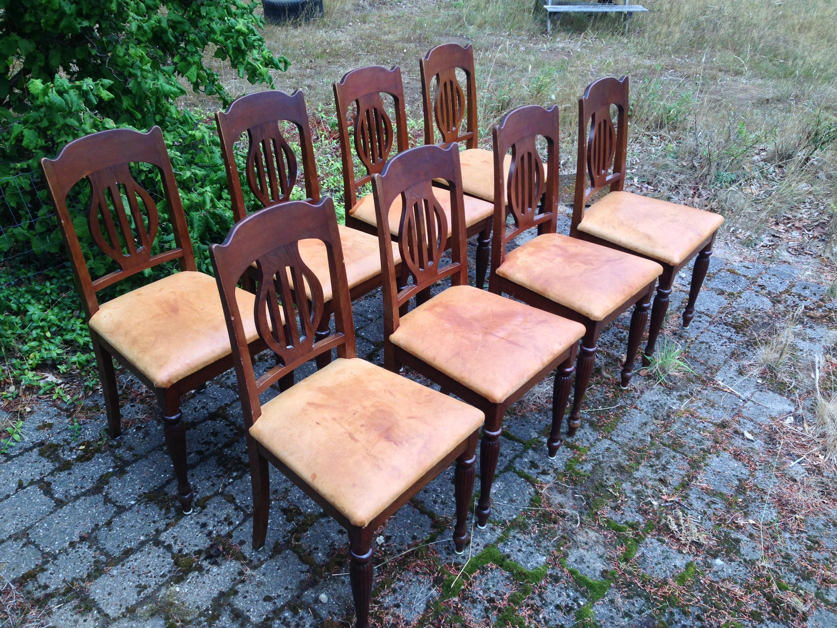 Early 20th Century Set of 8 Art Nouveau Chairs in Mahogany and Light Oxhide Seats, 1910s-1920s For Sale