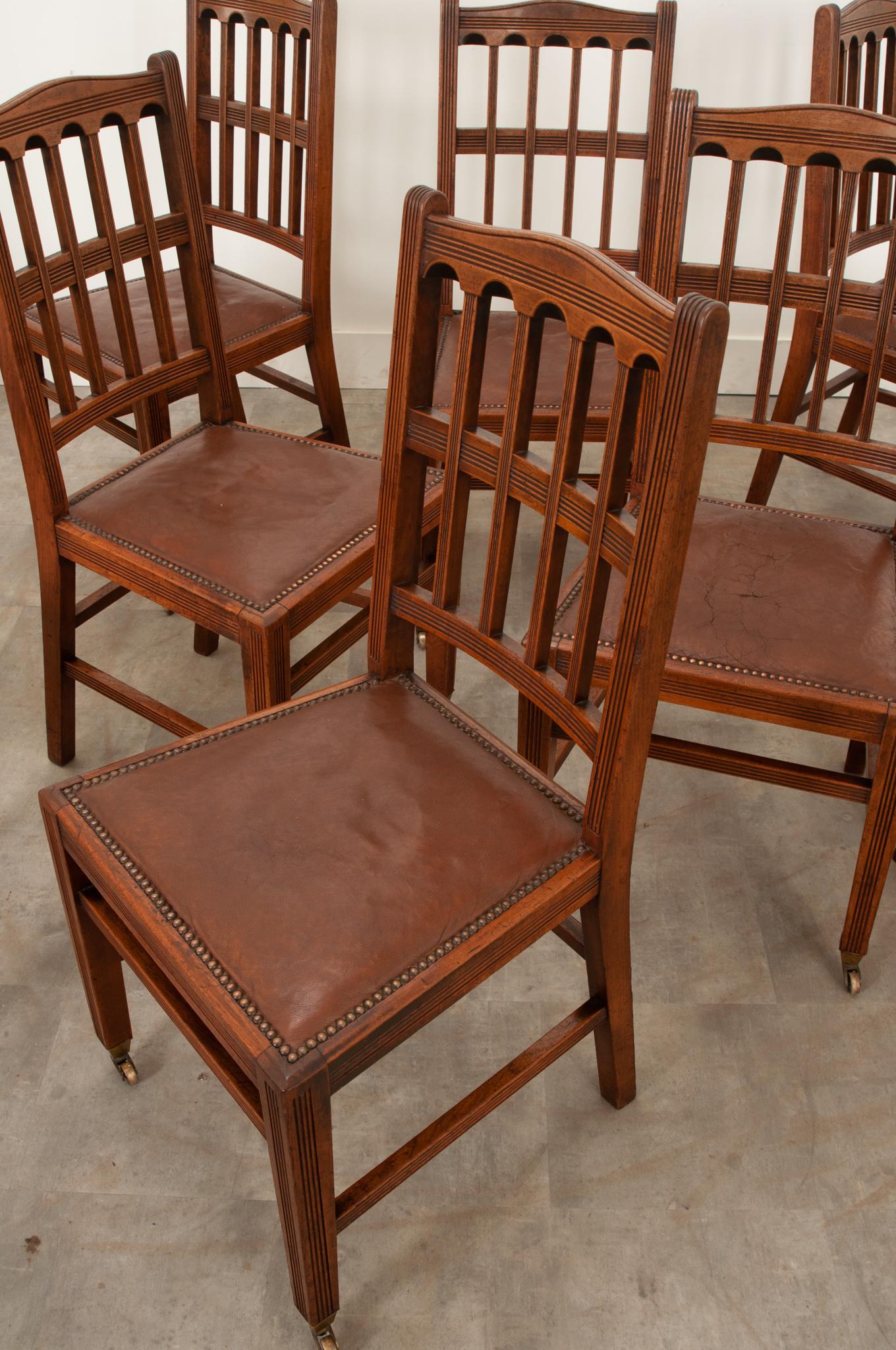 Ensemble de 8 chaises de salle à manger Arts & Crafts en vente 5