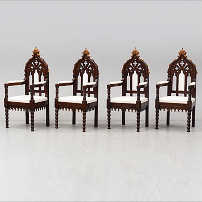 Set of 8 Austrian néo gothique armchairs from 1860
In mahogany and maple.