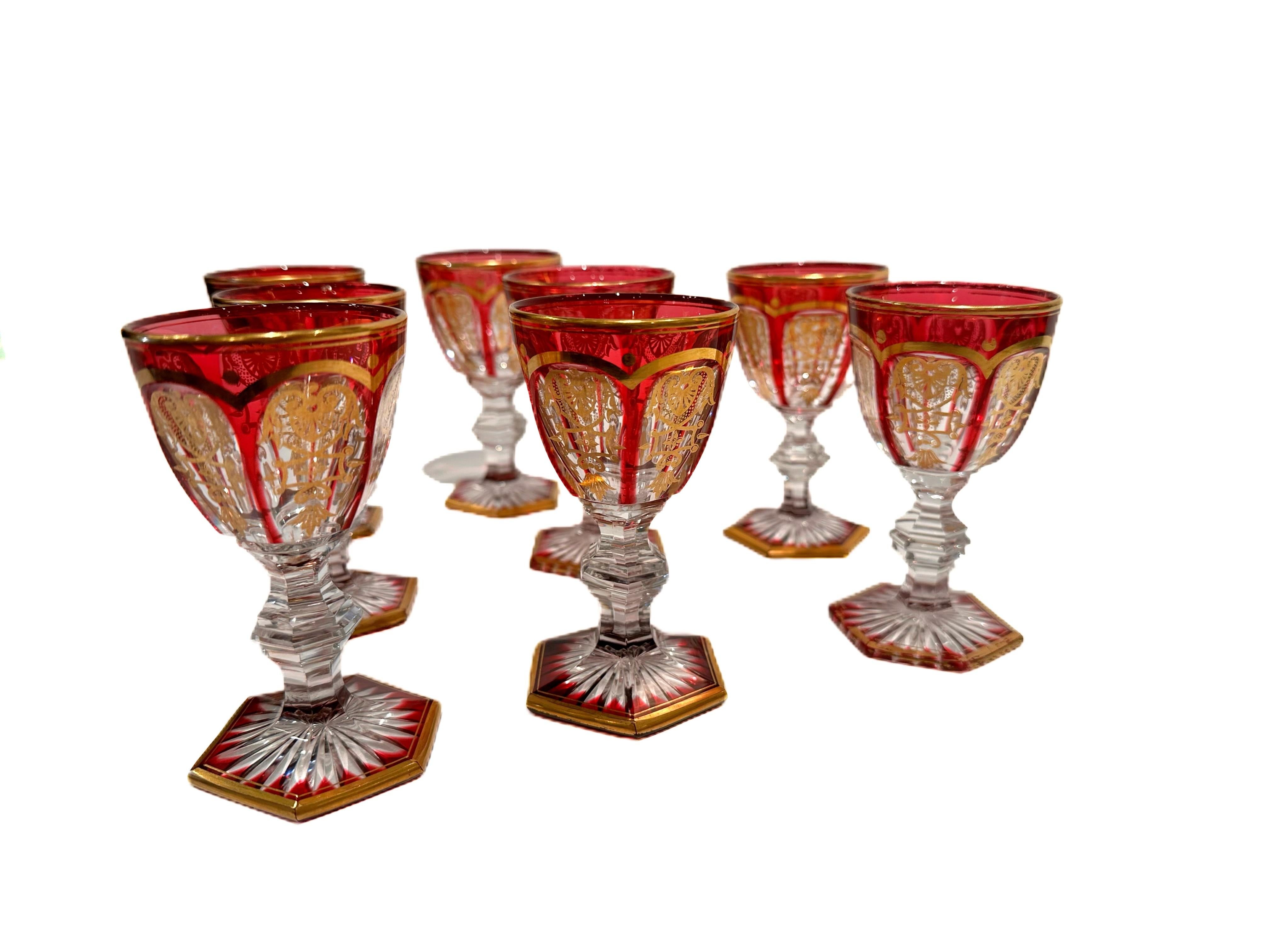 Set di 8 cordiali di cristallo Baccarat Harcourt Empire Ruby-Overlay In condizioni buone in vendita a New York, NY
