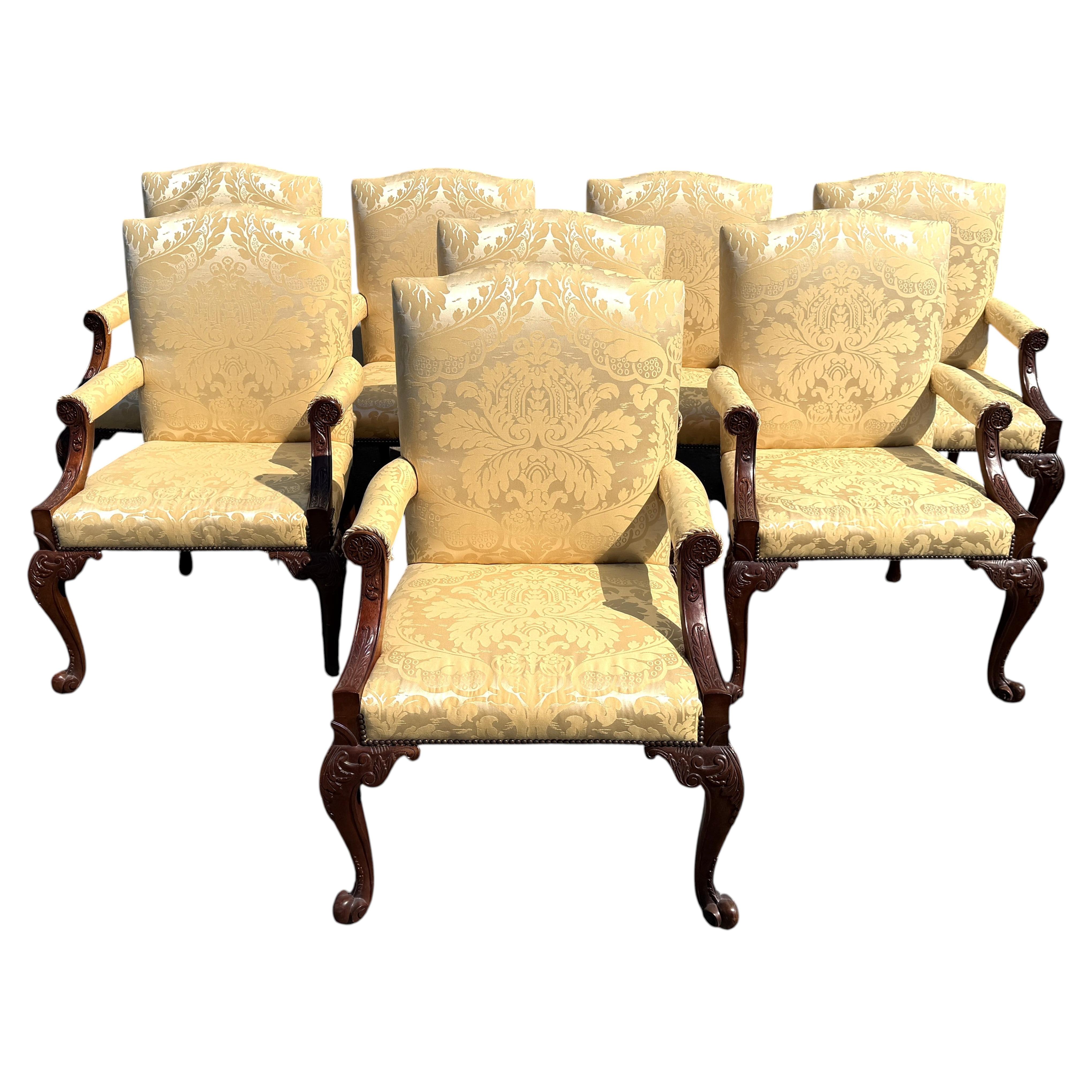 Satz von 8 Baker Georgian Style Foliate Carved Mahogany Upholstered Arm Chairs im Angebot