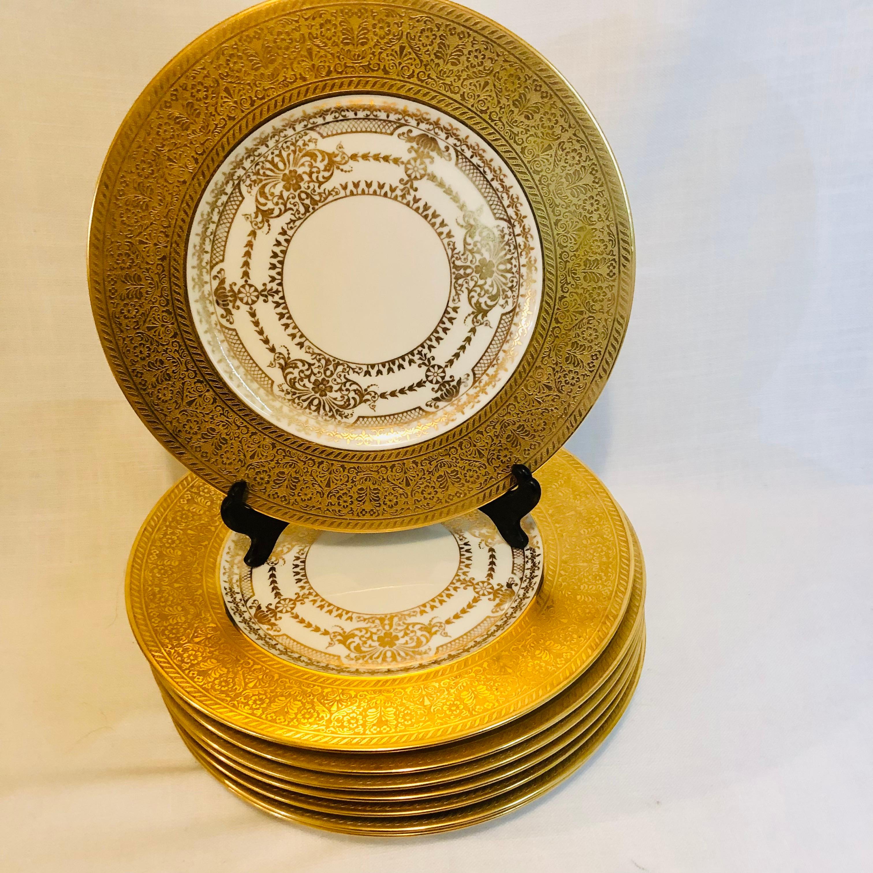 Belle Époque Set of 8 Bavarian Service Plates with Thick Border of Gold Embossed Decoration