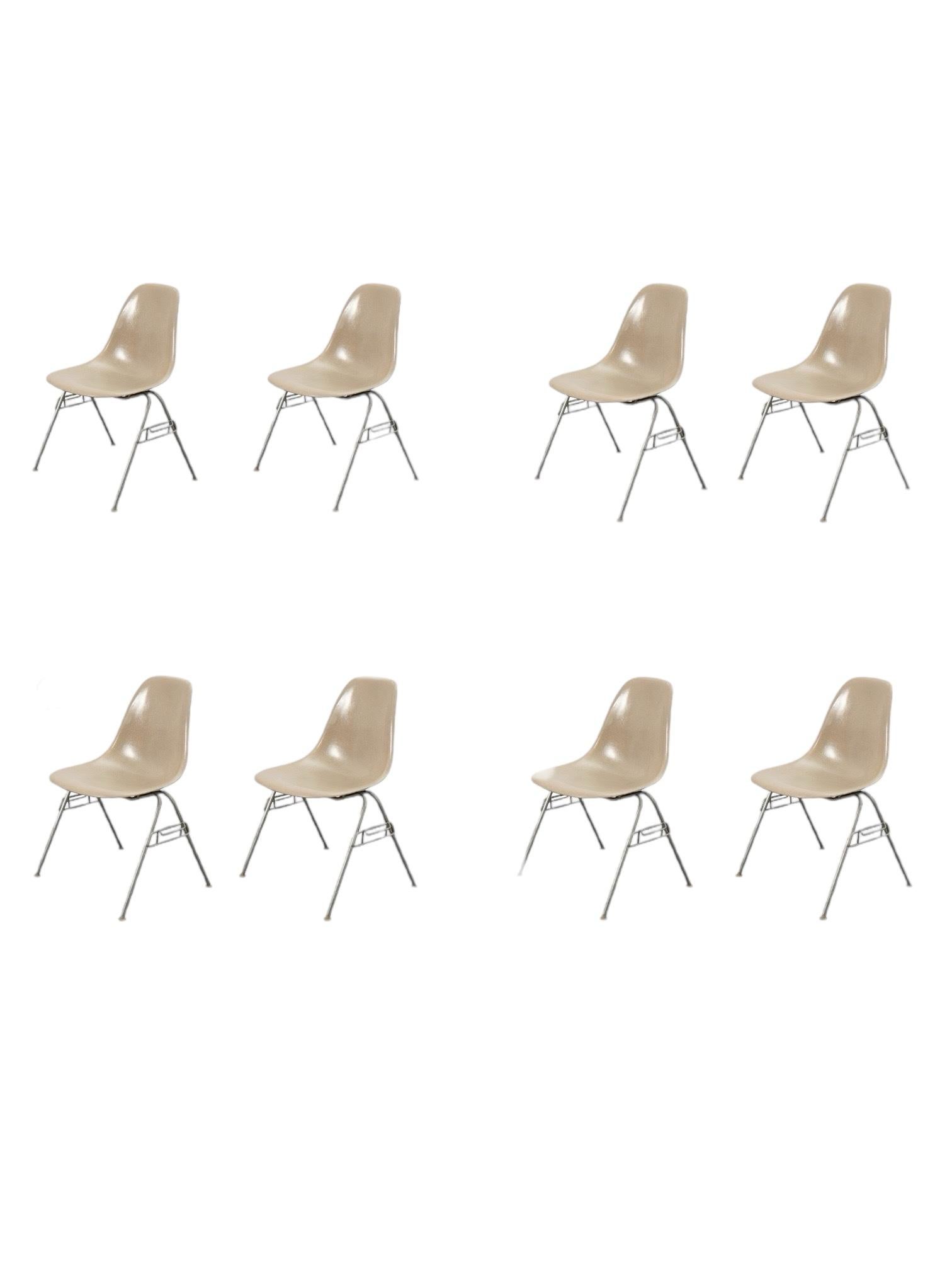 Set of 8 Beige Herman Miller Eames Dining Chairs In Good Condition In Brooklyn, NY