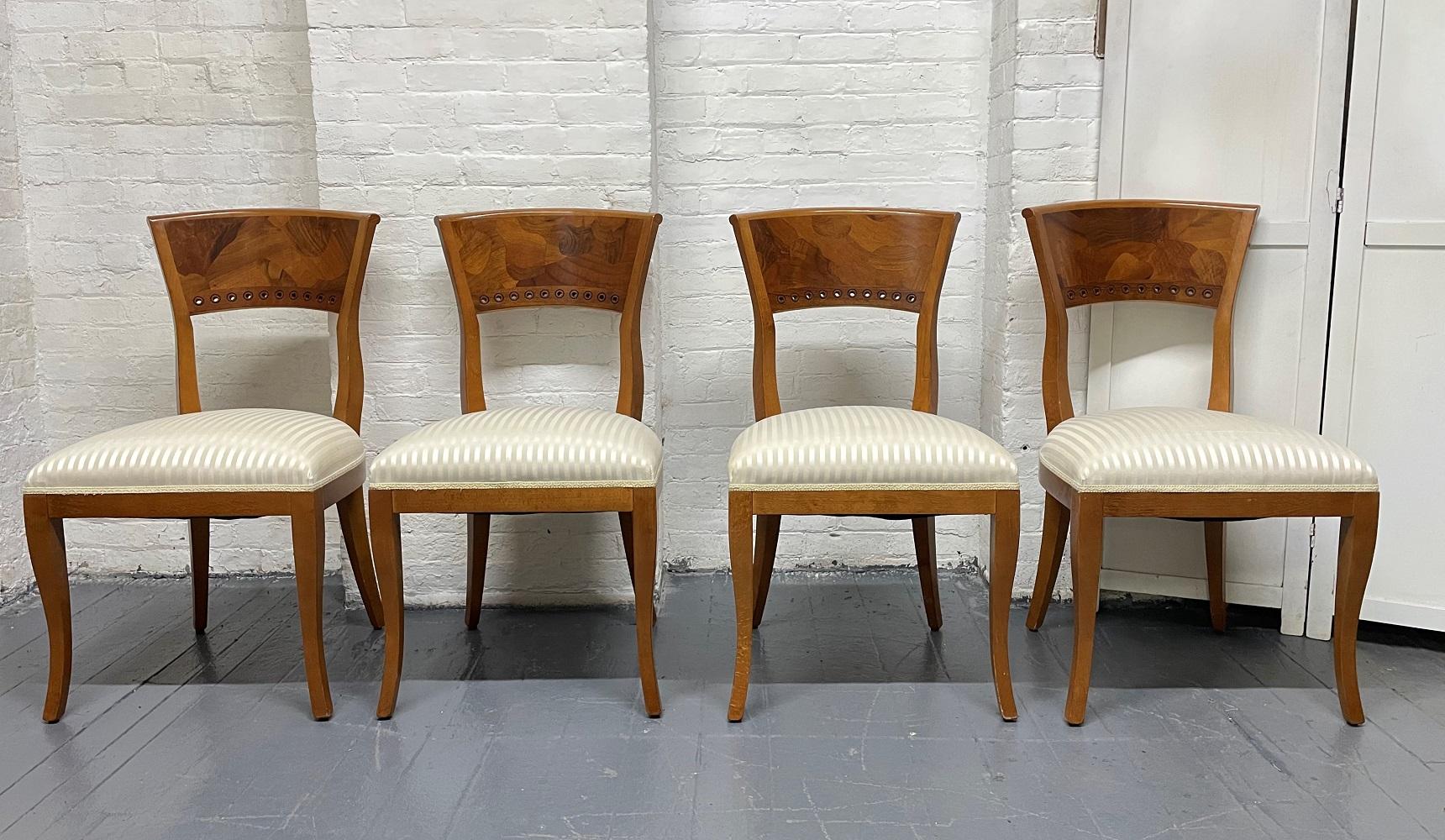 Ensemble de 8 chaises de salle à manger de style Biedermeier Bon état - En vente à New York, NY