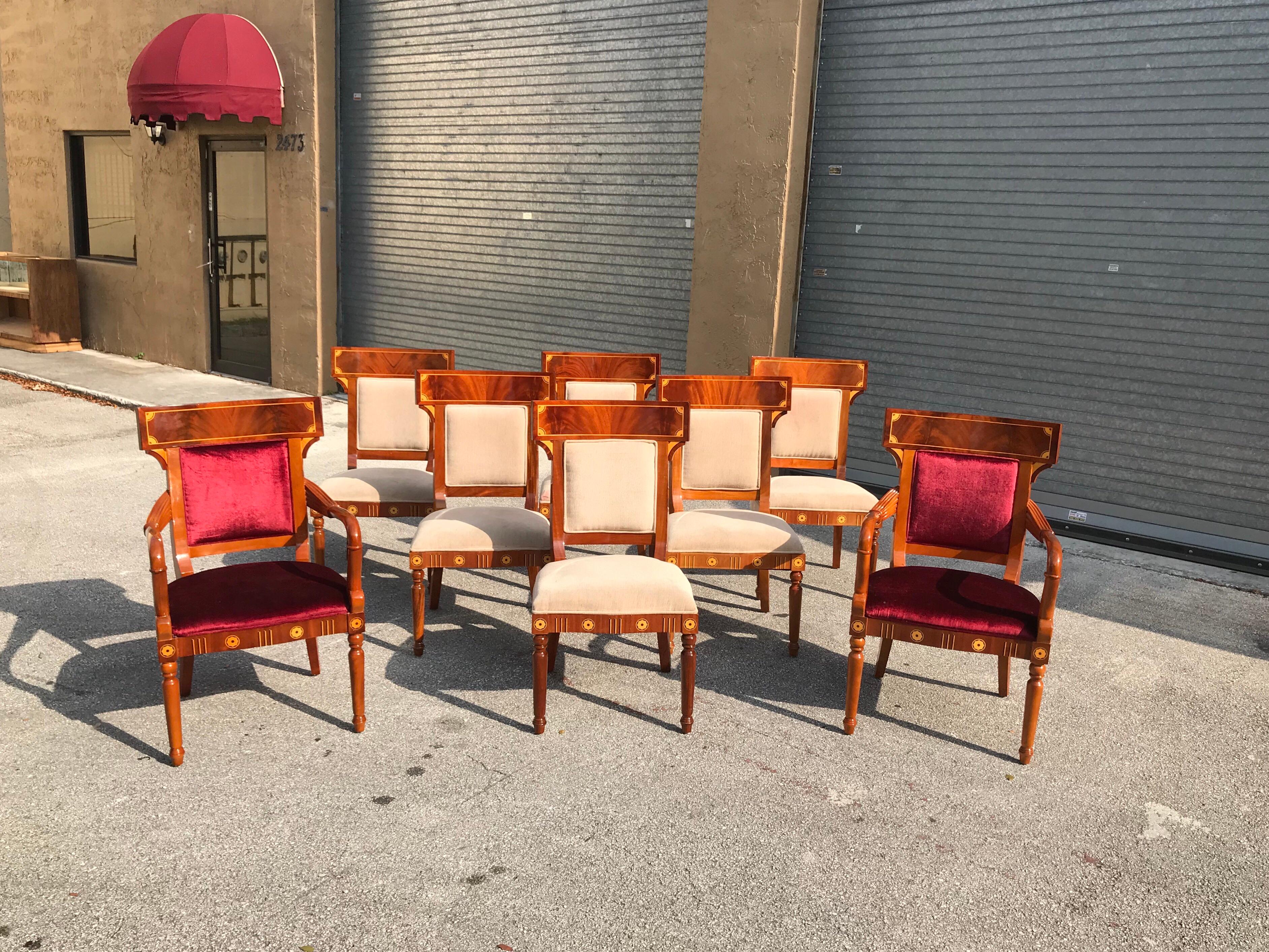 Beautiful set of 8 Biedermeier style flame mahogany dining chairs with sycamore inlaid 1910s, 2 armchairs measure 38.75