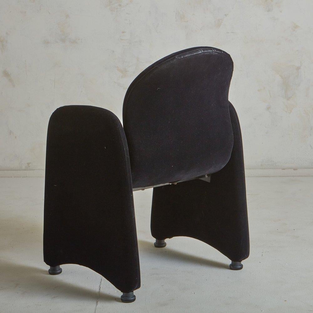 Set of 8 Black Dining Chairs in the Style of Luigi Caccia Dominioni, Italy 1970s For Sale 1