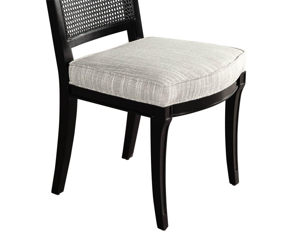 Lot de 8 chaises de salle à manger à dossier canné laqué noir en vente 4