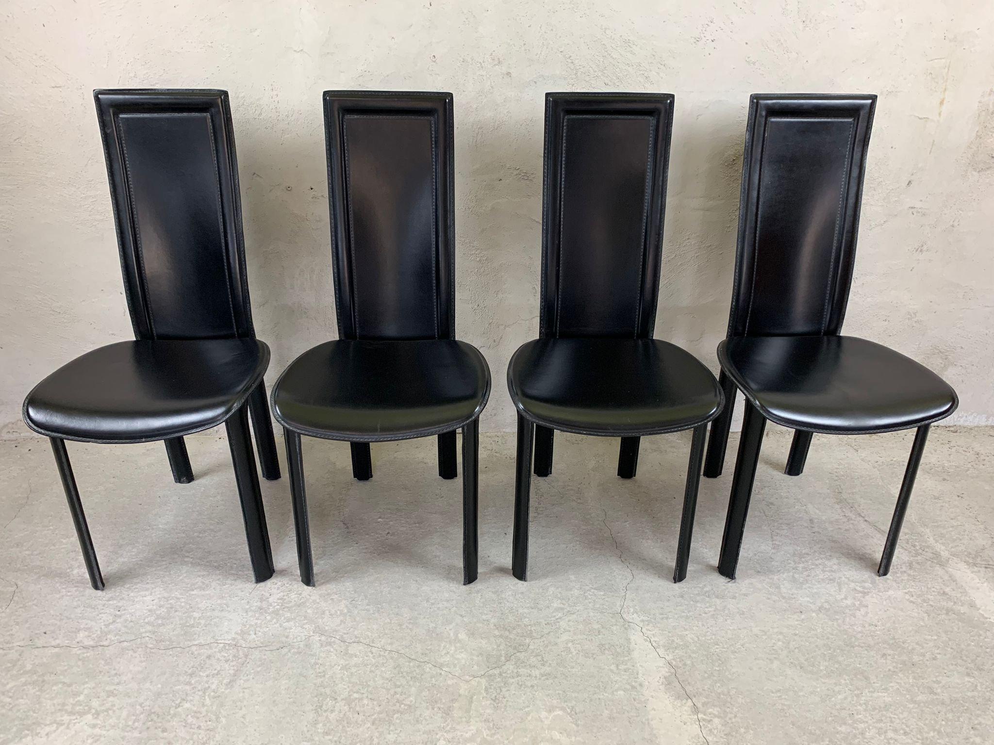 Postmoderne Ensemble de 8 chaises de salle à manger en cuir noir en vente