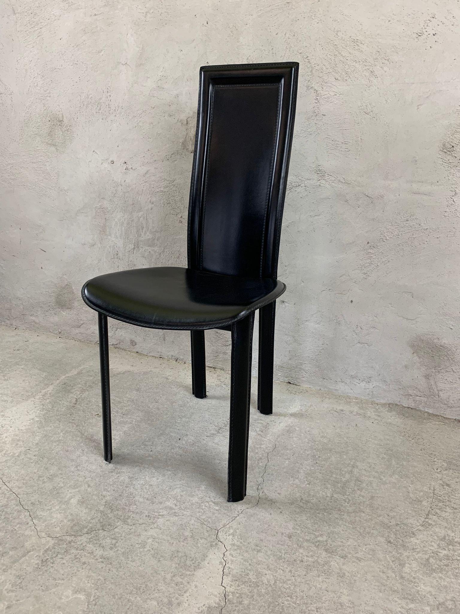 Fin du 20e siècle Ensemble de 8 chaises de salle à manger en cuir noir en vente