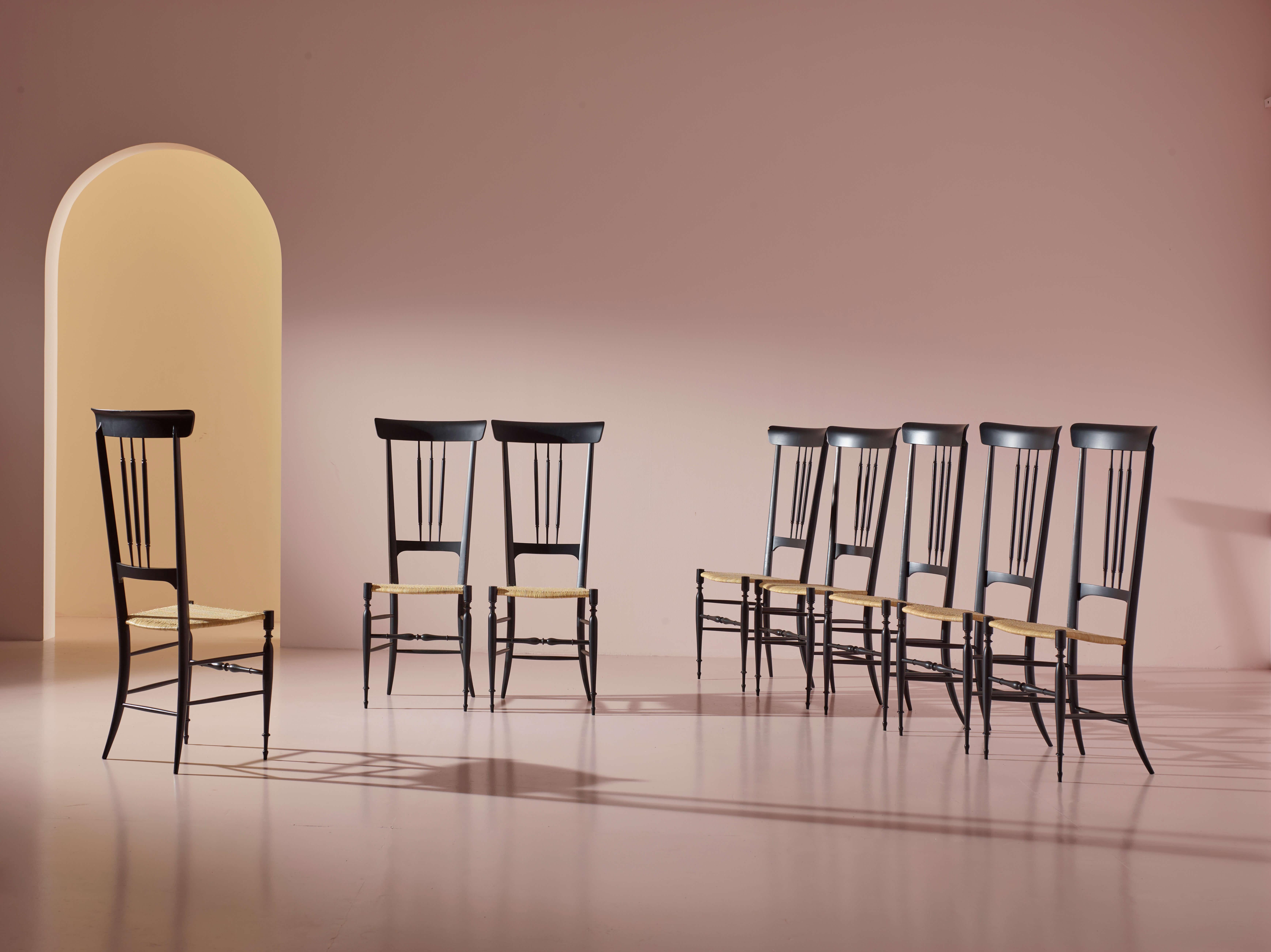 Ensemble de 8 chaises Chiavari en bois de hêtre teinté noir, modèle 
