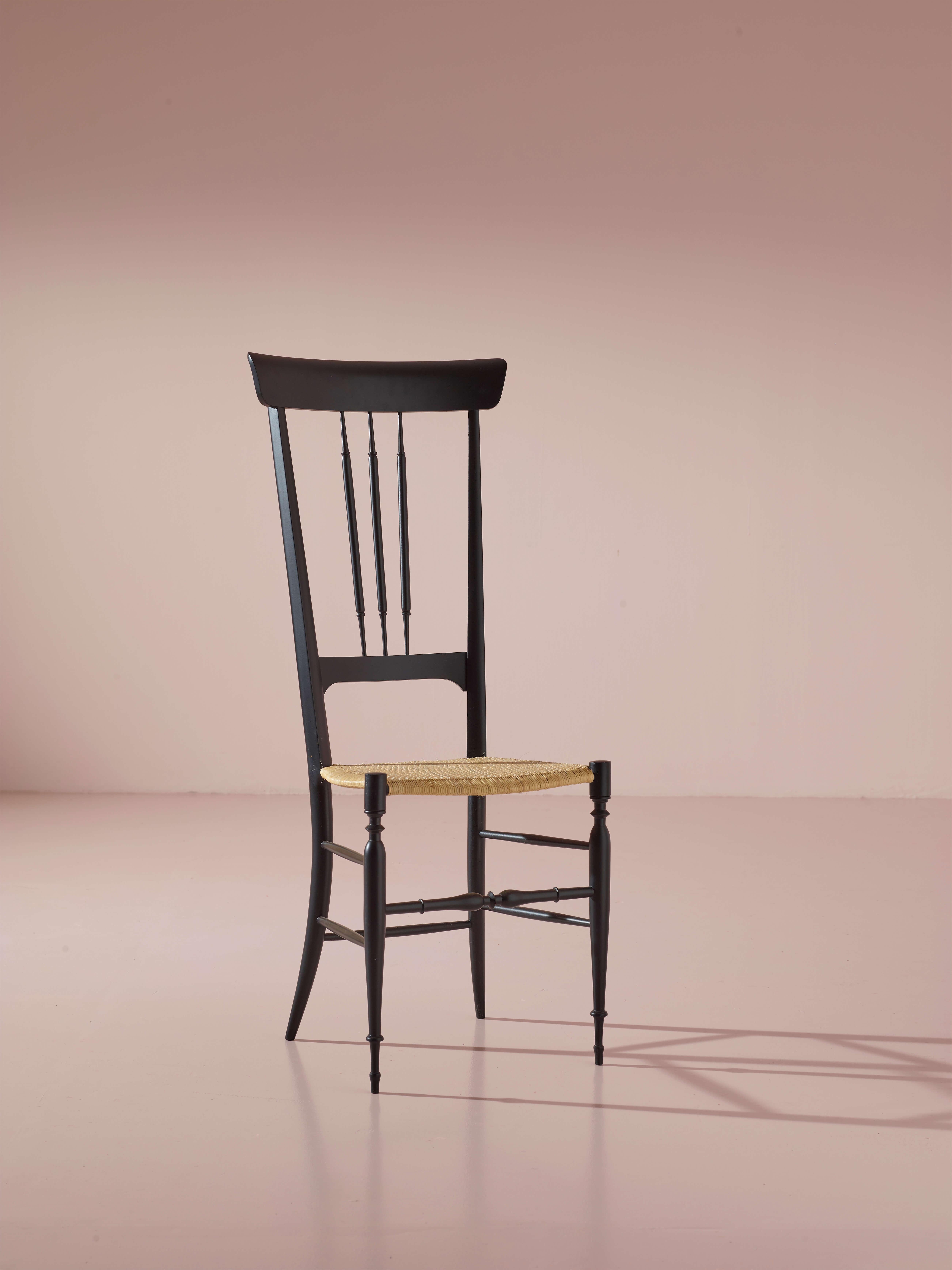 Milieu du XXe siècle Ensemble de 8 chaises Chiavari en bois de hêtre teinté noir, modèle 
