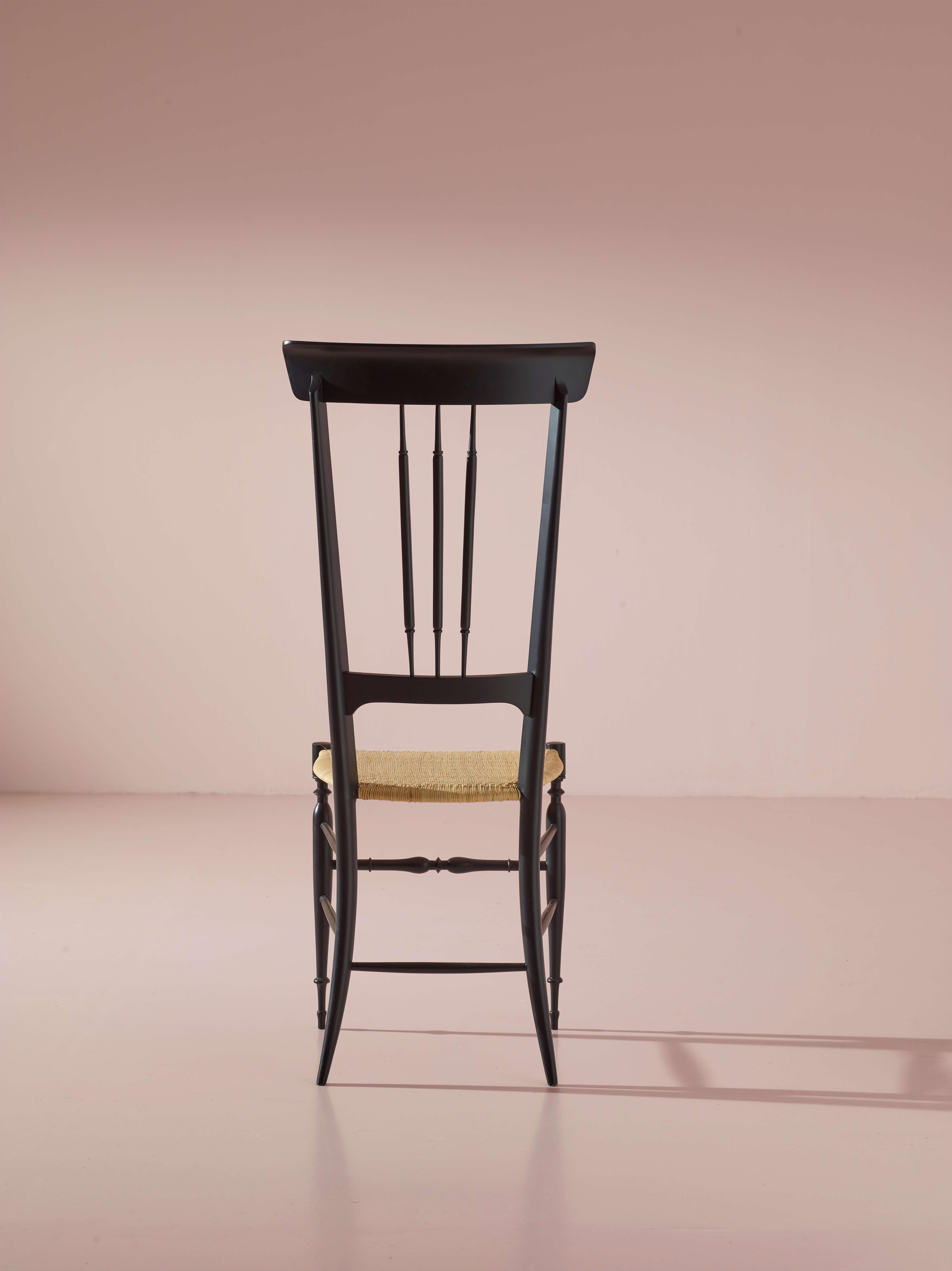 Ensemble de 8 chaises Chiavari en bois de hêtre teinté noir, modèle 