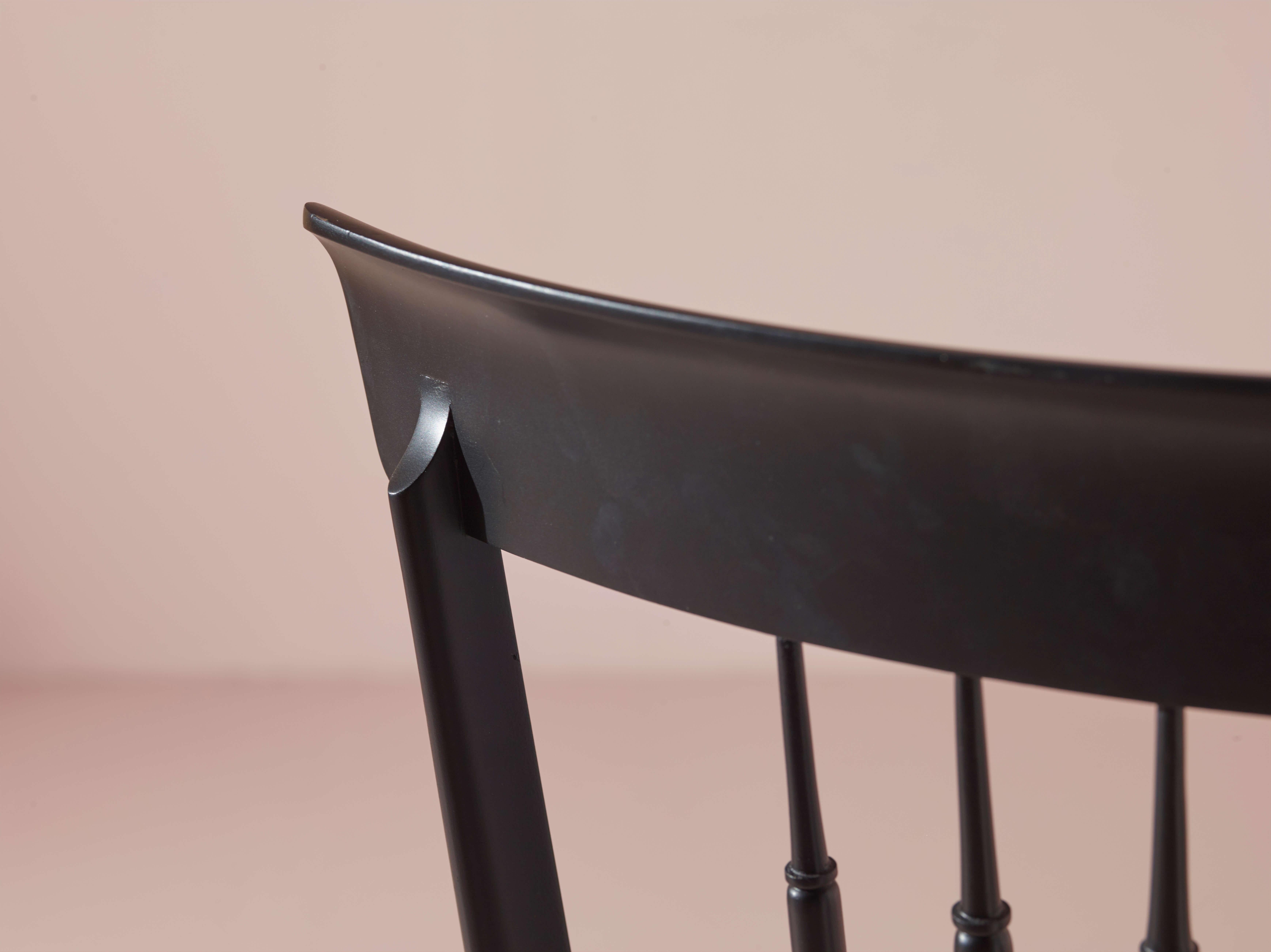 Ensemble de 8 chaises Chiavari en bois de hêtre teinté noir, modèle 