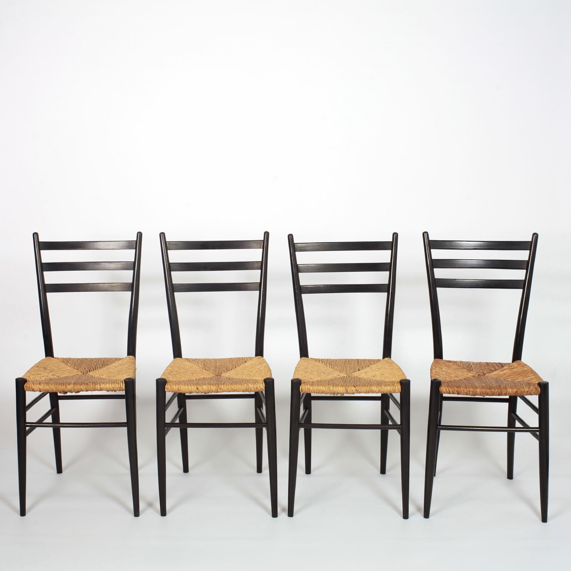 Elegant set of 8 black wood and straw Italian chairs from the 1960s.
Very good condition and nice patina.