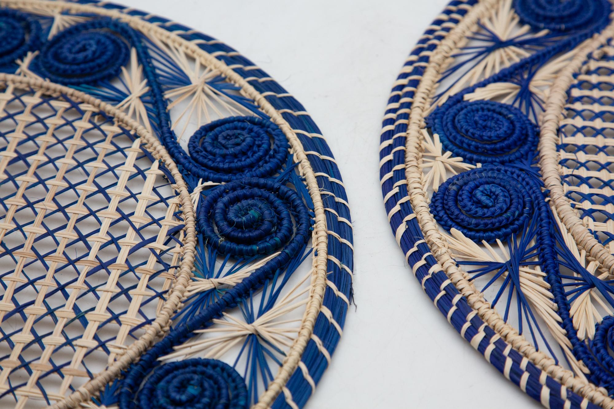 Set of 8 Blue and Cream Round Iraca Fibre Placemats In New Condition In New York, NY