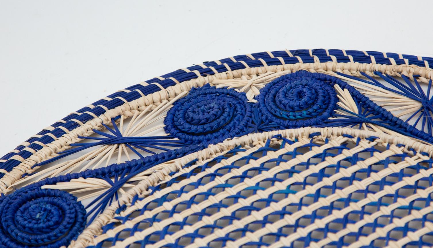 Straw Set of 8 Blue and Cream Round Iraca Fibre Placemats