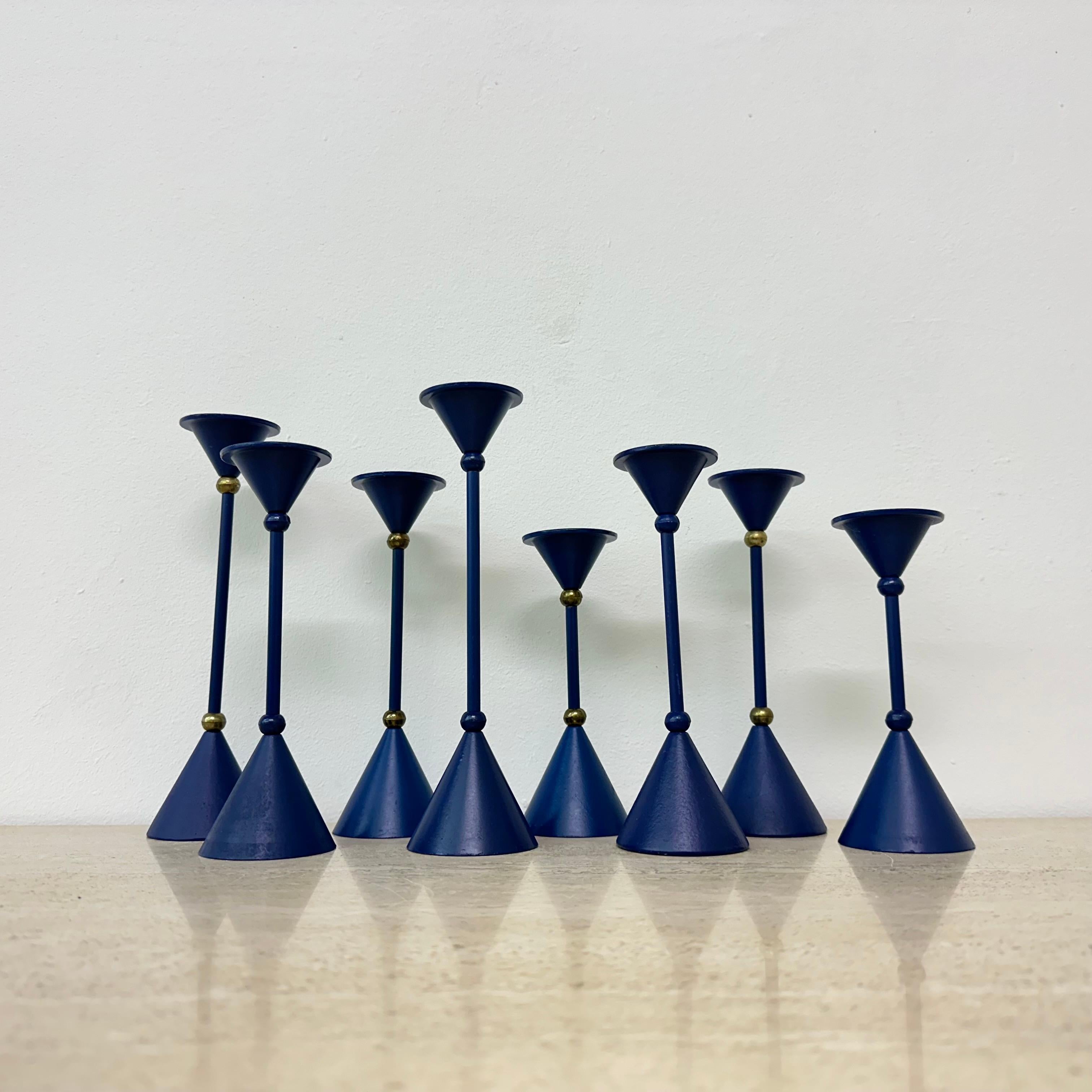 Italiano Set di 8 candele blu in stile Memphis, anni '80 in vendita