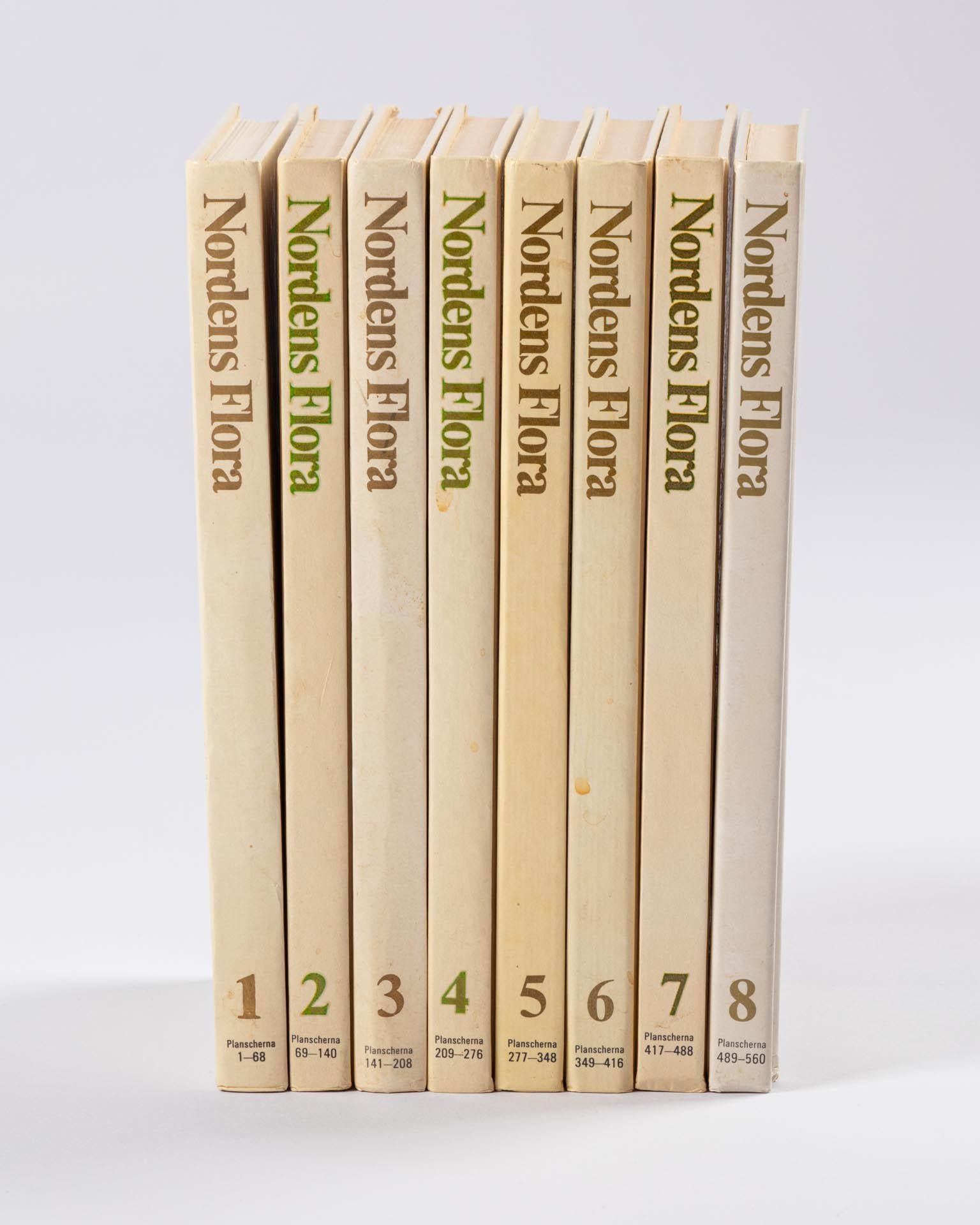 Conjunto de 8 libros con flores, Nordens Flora, Suecia, Siglo XX siglo XX en venta