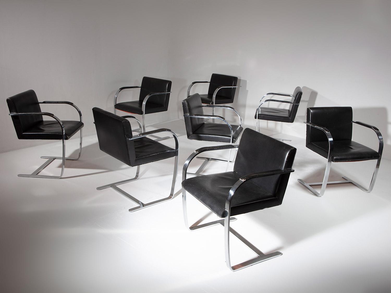 Ensemble de 8 chaises de bar plates 