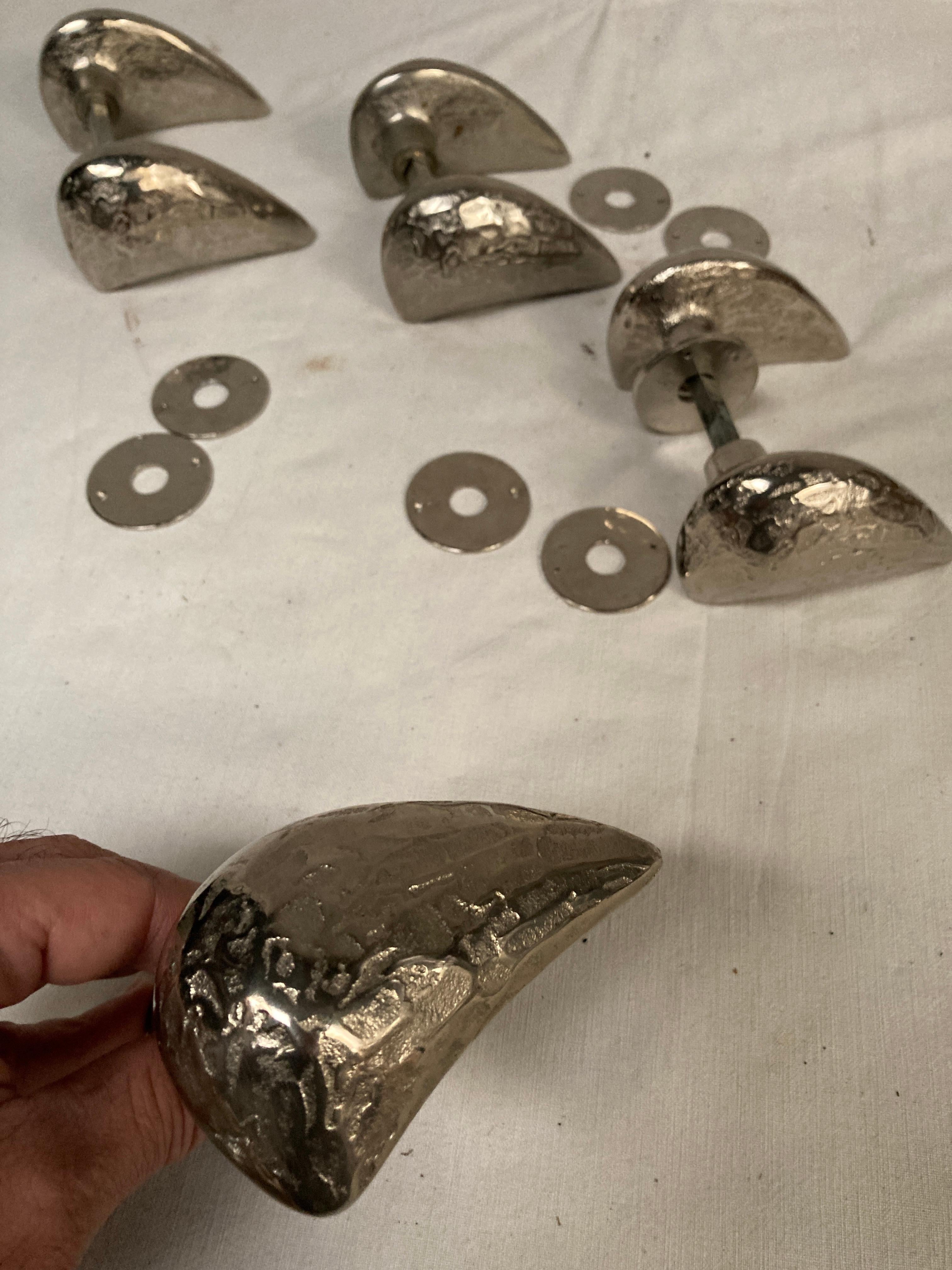 Set of 8 bronze sculptural door handles in the style of Garouste et Bonetti en vente 3