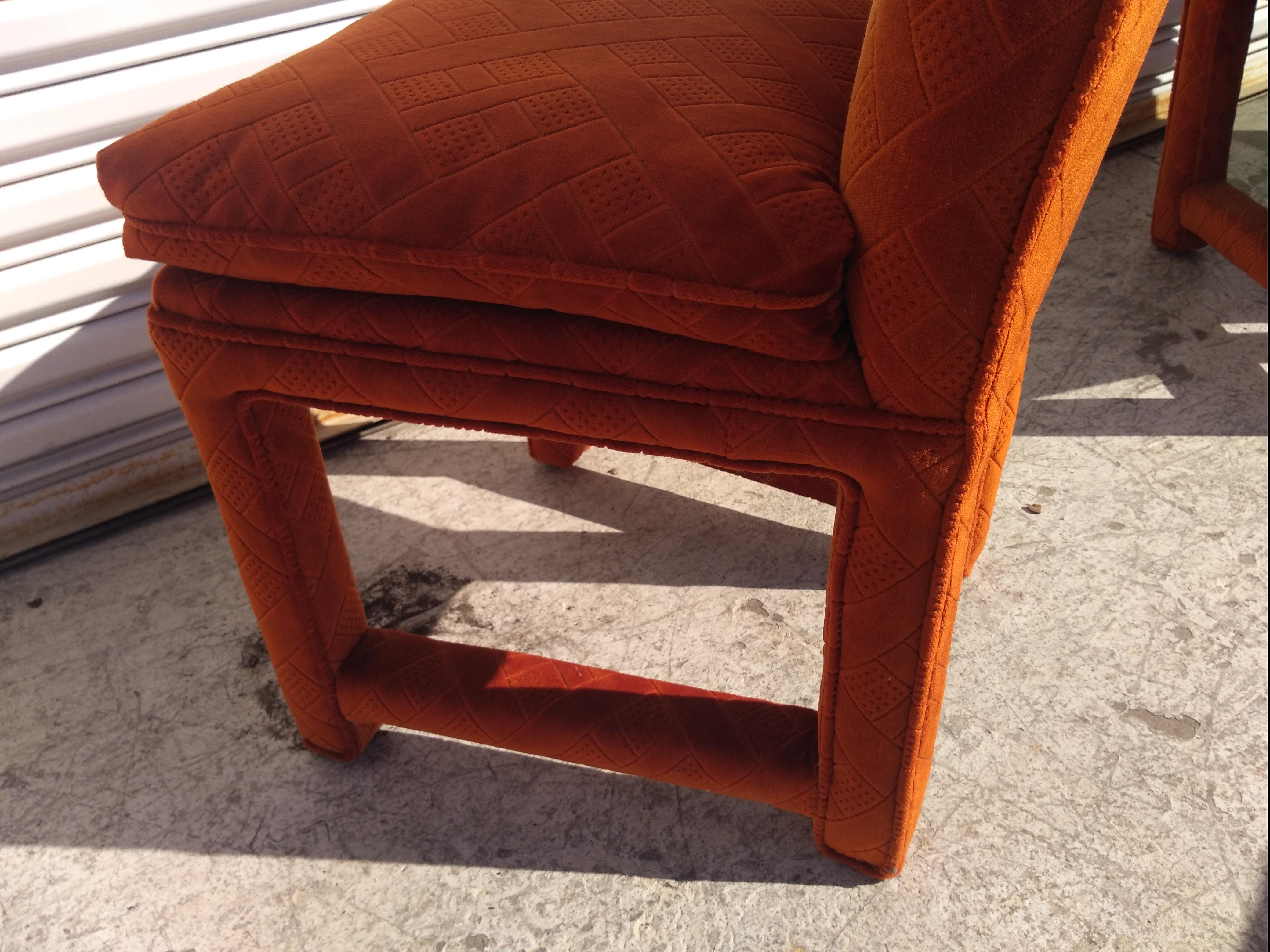 Mid-Century moderno Set di 8 sedie da pranzo in stile Parsons arancione bruciato in vendita